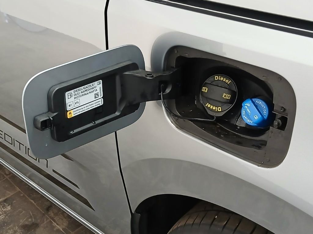 Fahrzeugabbildung Volkswagen T7 Multivan 2.0TDI Edition Standh.AHK Matrix 18"