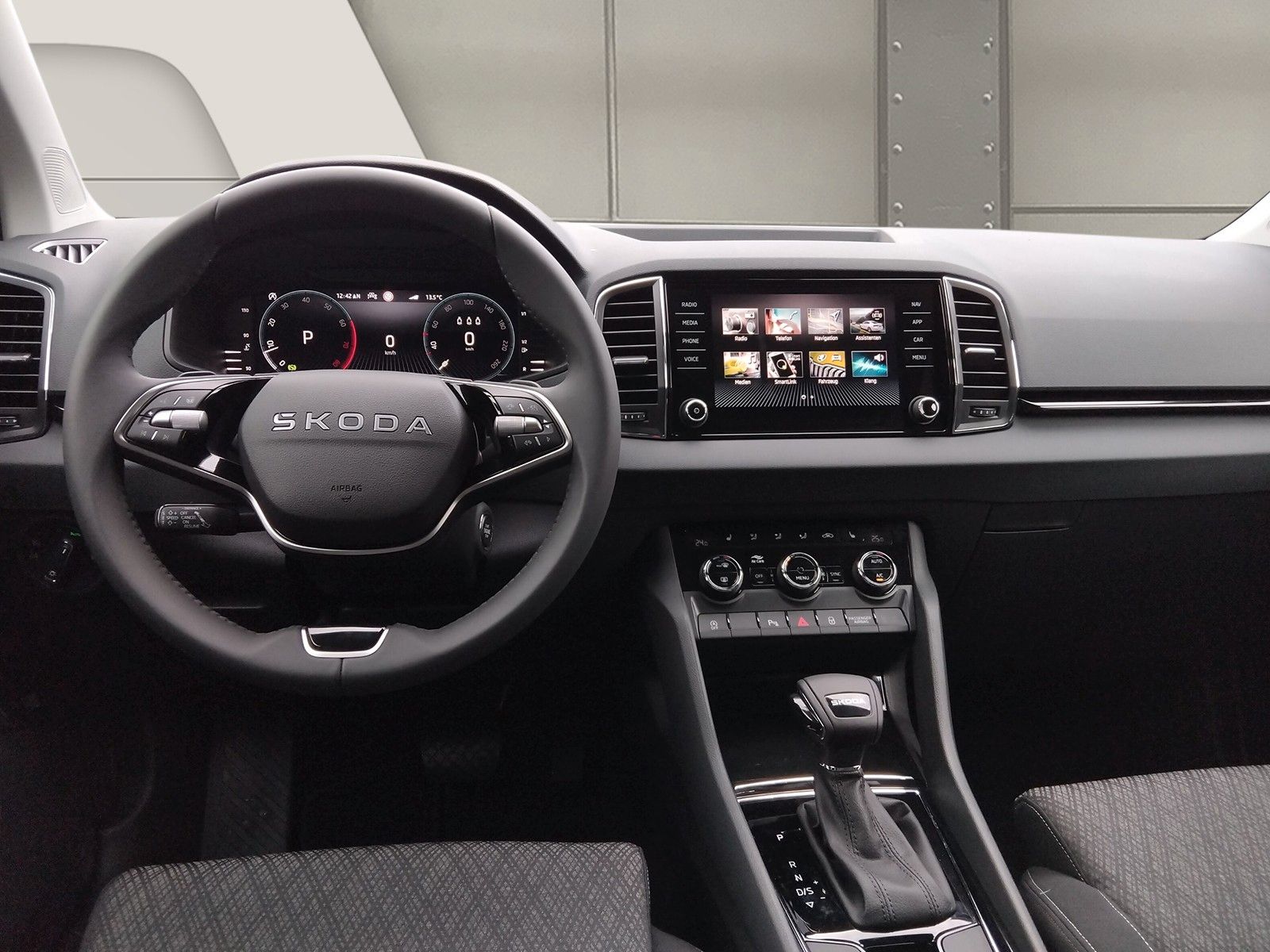 Fahrzeugabbildung SKODA Karoq 1.5 TSI DSG Keyless LED AHK Navi ACC eHeck