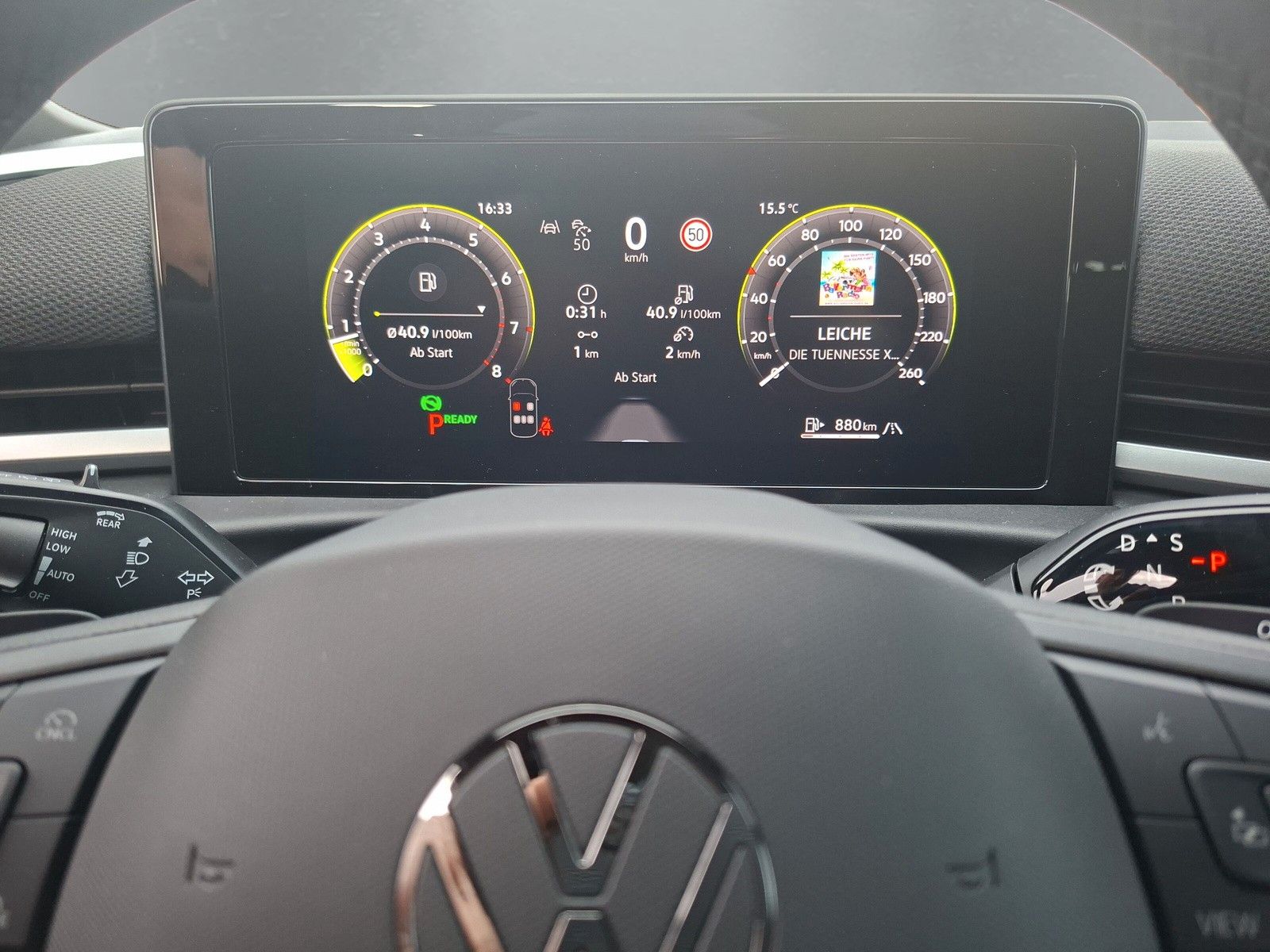 Fahrzeugabbildung Volkswagen T-Roc 1.5TSI R-Line Pano Navi AHK 19" Neues Mod