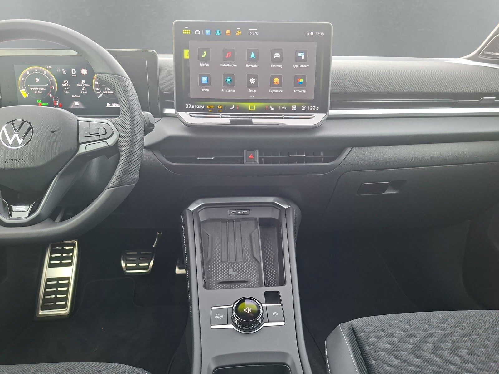 Fahrzeugabbildung Volkswagen T-Roc 1.5TSI R-Line Pano Navi AHK 19" Neues Mod
