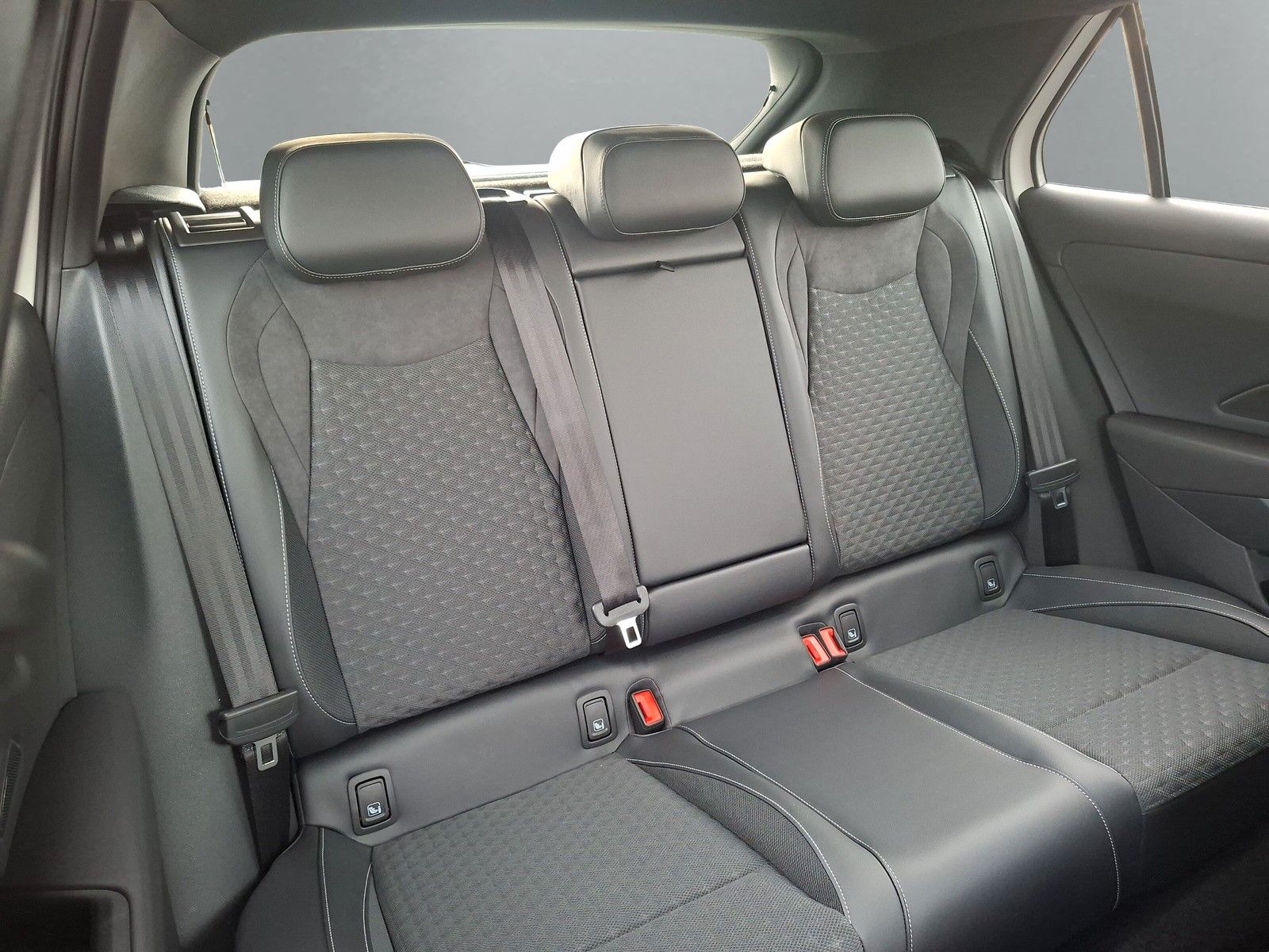 Fahrzeugabbildung Volkswagen T-Roc 1.5TSI R-Line Pano Navi AHK 19" Neues Mod