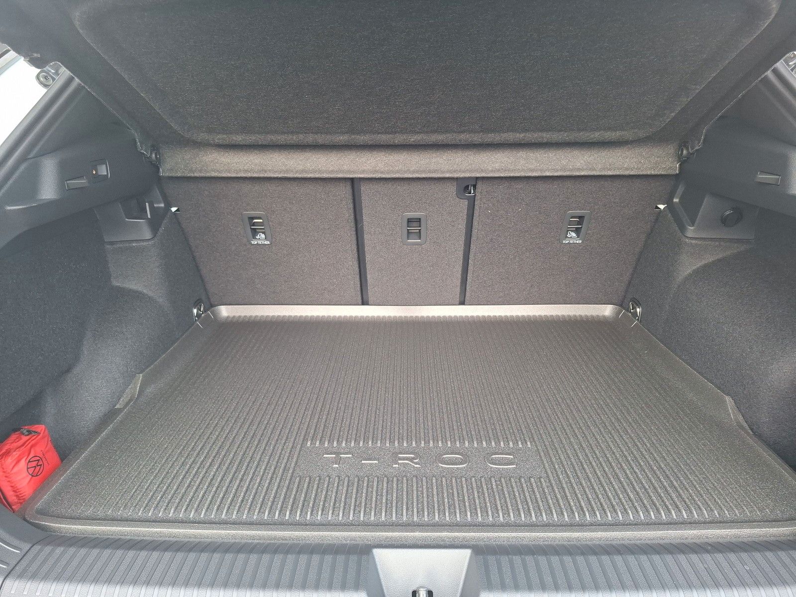 Fahrzeugabbildung Volkswagen T-Roc 1.5TSI R-Line Pano Navi AHK 19" Neues Mod