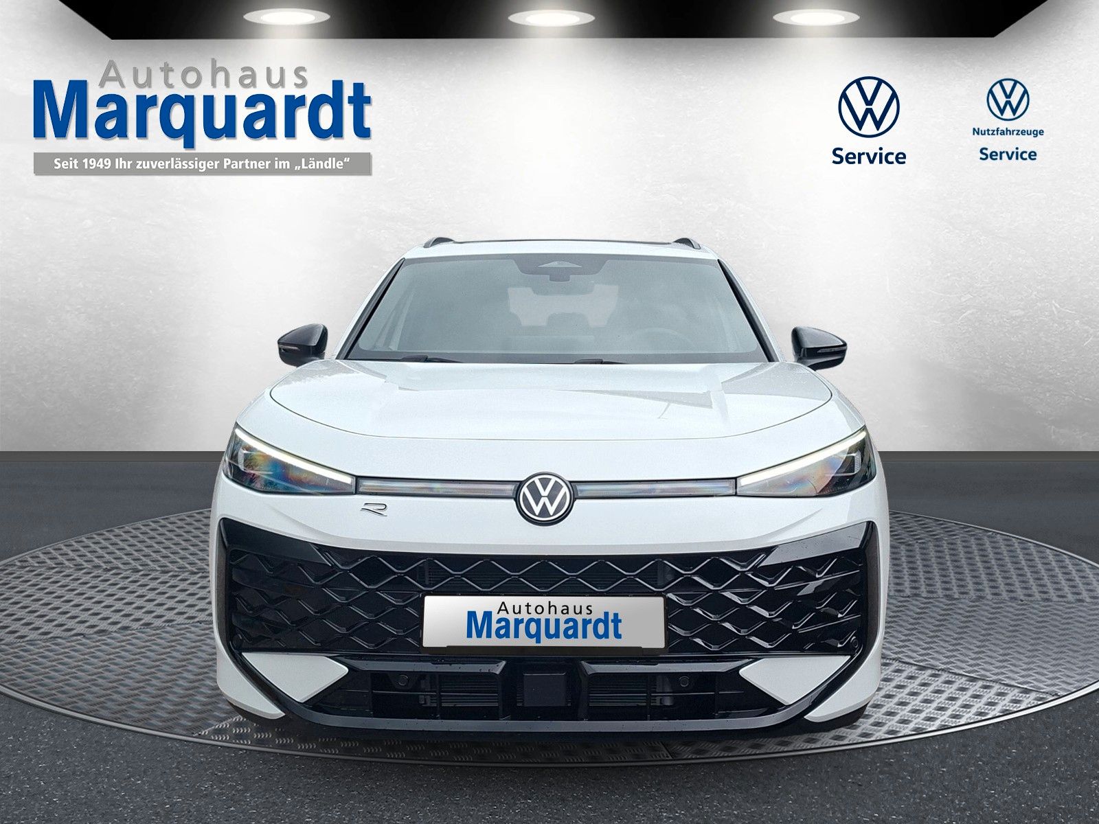Fahrzeugabbildung Volkswagen T-Roc 1.5TSI R-Line Pano Navi AHK 19" Neues Mod