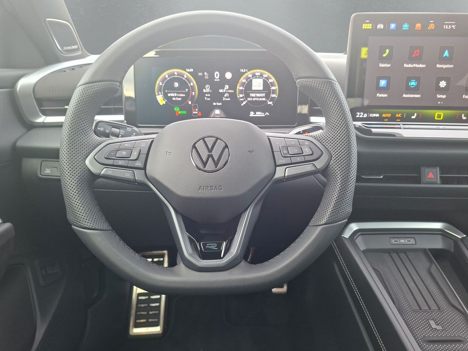 Fahrzeugabbildung Volkswagen T-Roc 1.5TSI R-Line Pano Navi AHK 19" Neues Mod