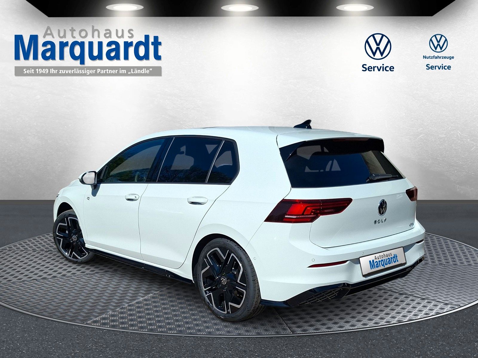 Fahrzeugabbildung Volkswagen Golf VIII 1.5eTSI Neu R-Line Pano18"SideACC AHK
