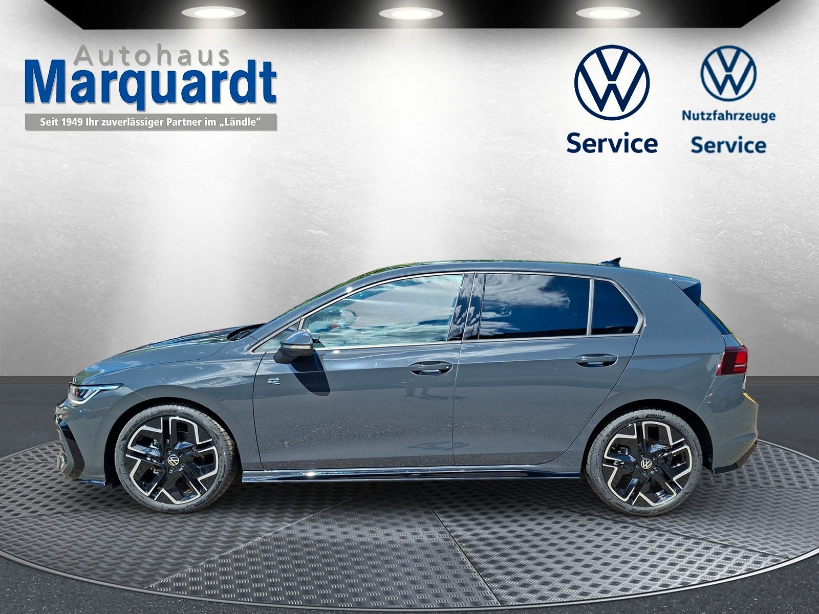 Fahrzeugabbildung Volkswagen Golf VIII 1.5eTSI R-Line Pano 18" Side ACC AHK