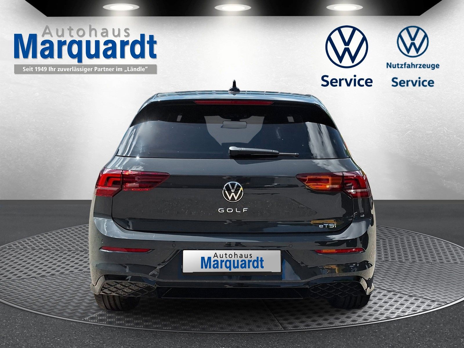 Fahrzeugabbildung Volkswagen Golf VIII 1.5eTSI R-Line Pano 18" Side ACC AHK
