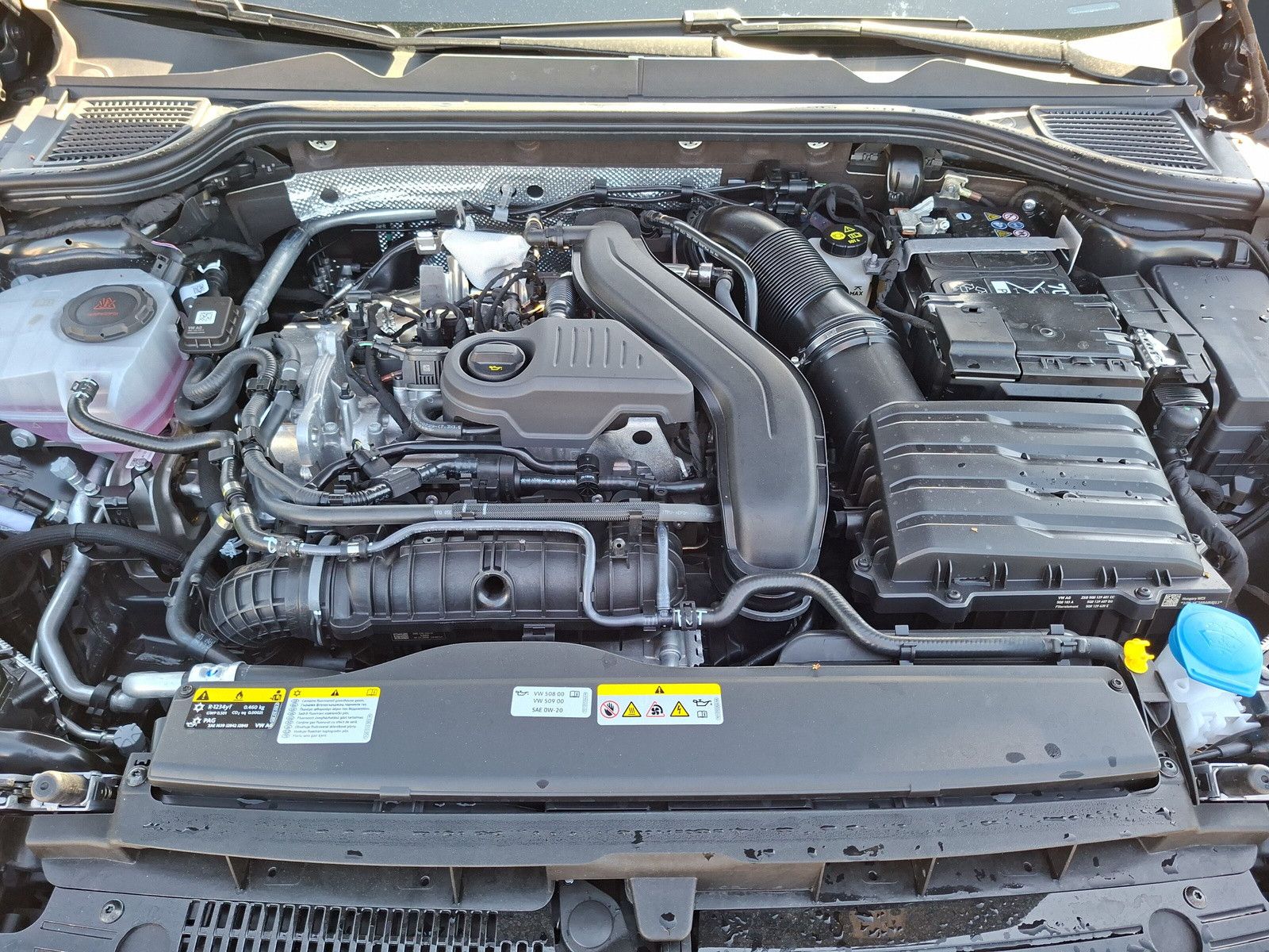 Fahrzeugabbildung Volkswagen Golf VIII 1.5eTSI Neu R-Line Pano18"SideACC AHK