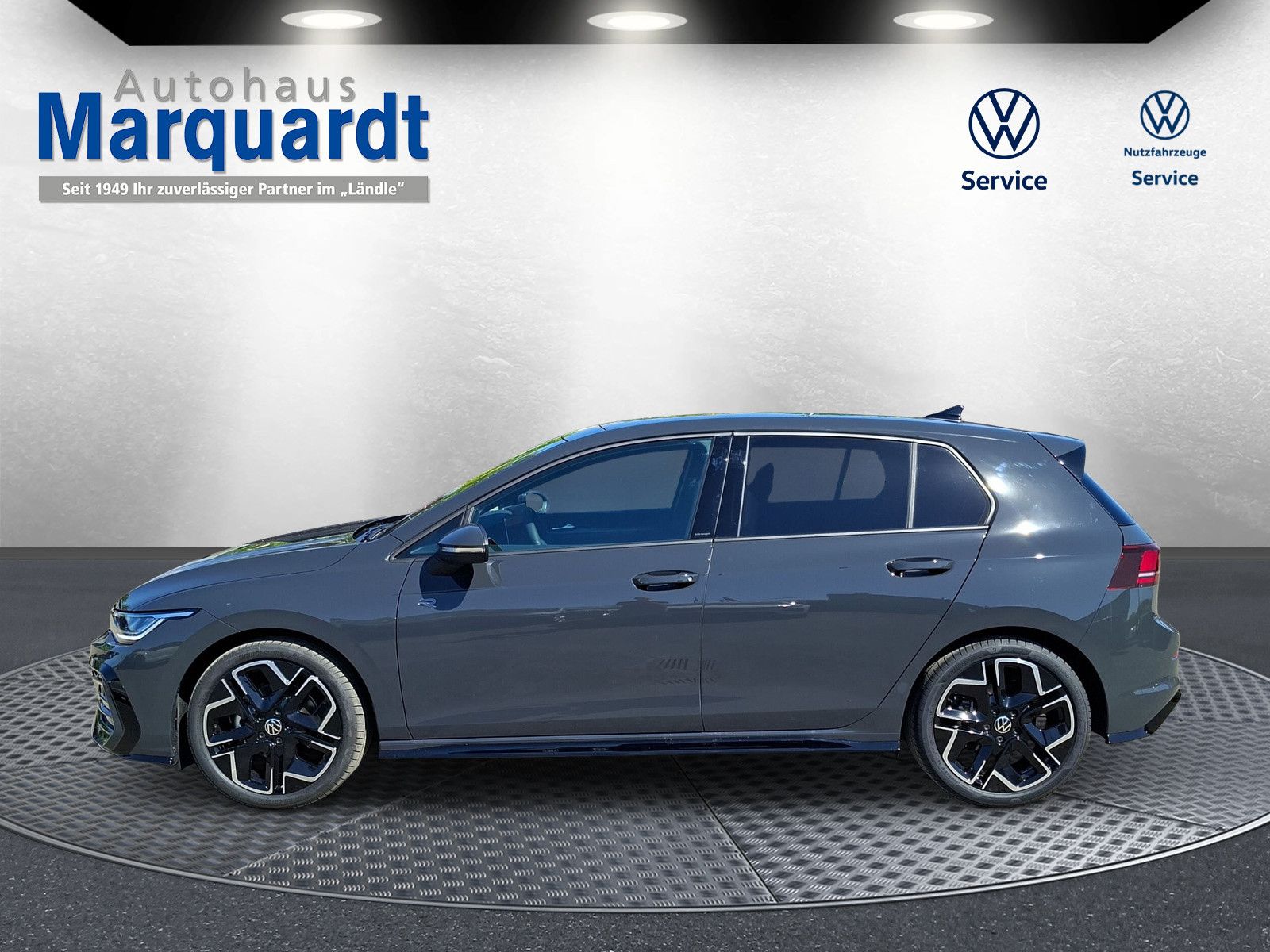 Fahrzeugabbildung Volkswagen Golf VIII 1.5eTSI Neu R-Line Pano18"SideACC AHK