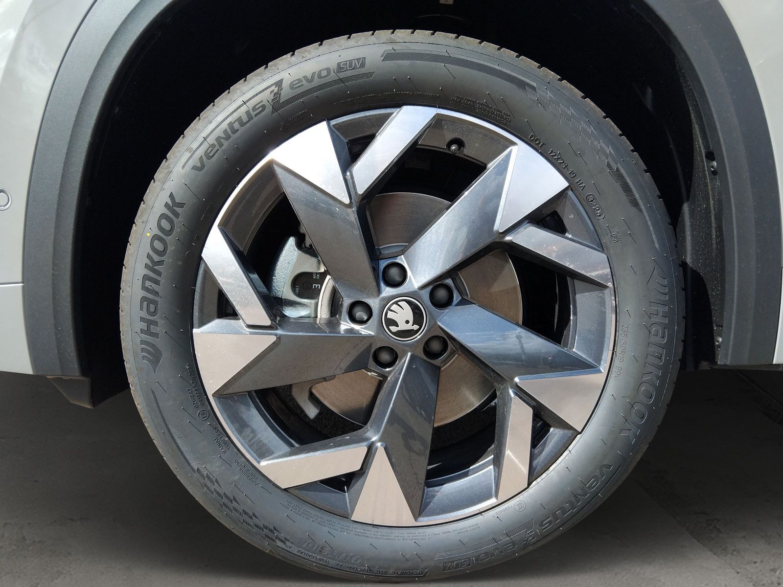 Fahrzeugabbildung SKODA Kodiaq 2.0TSI Sportline Pano AHK 7Sitz 4jGar.ACC