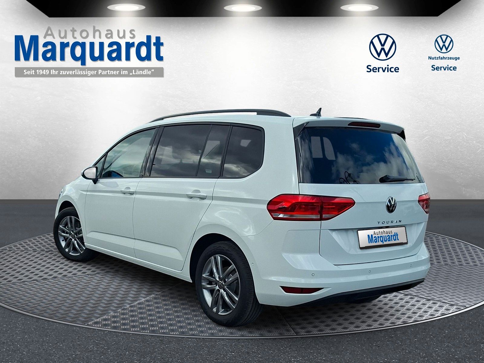 Fahrzeugabbildung Volkswagen Touran 1.5TSI IQ LED ACC 7Stz Standh Side 17"