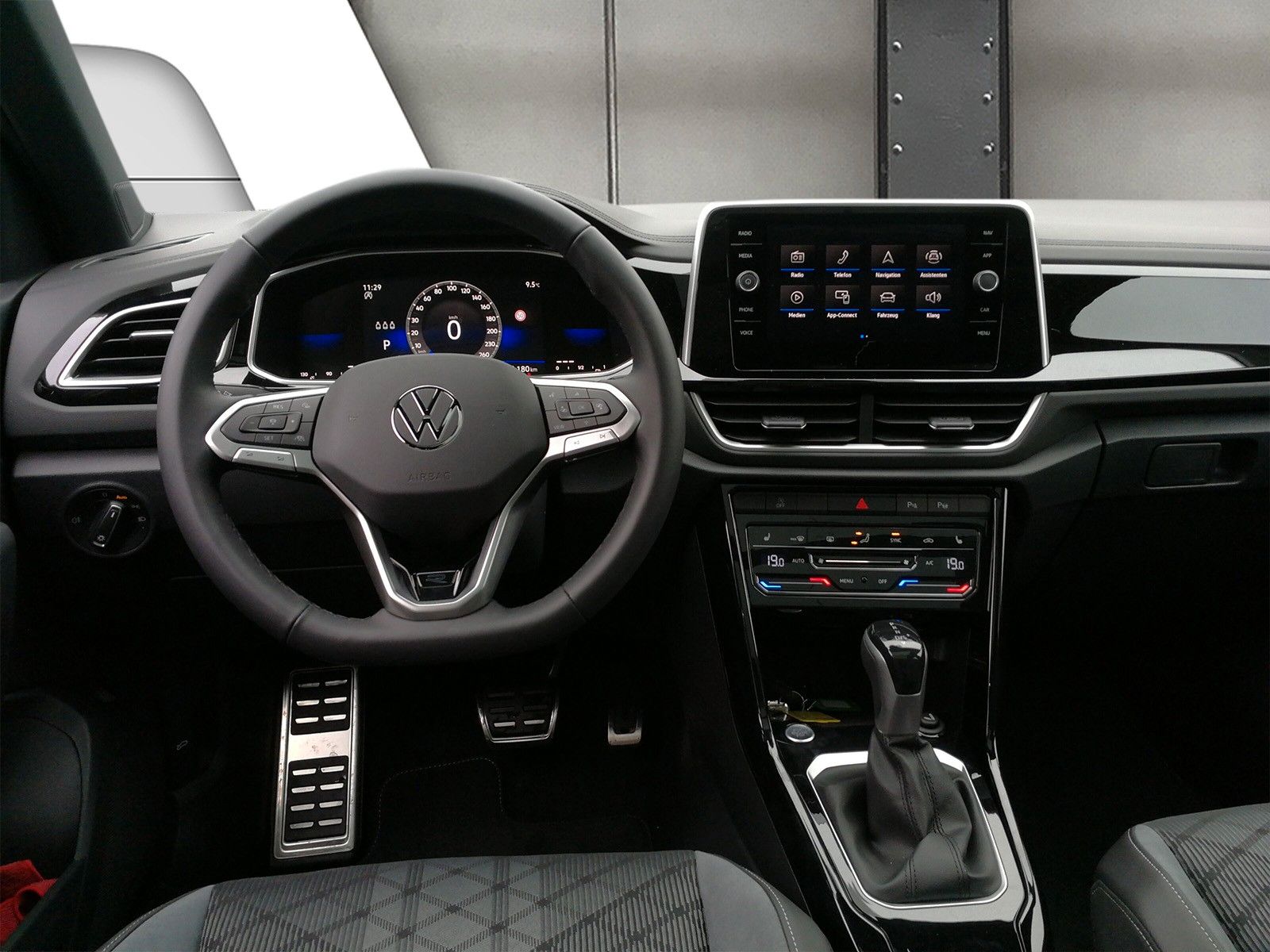 Fahrzeugabbildung Volkswagen T-Roc 2.0TSI R-Line Pano Navi AHK Side Kamera IQ