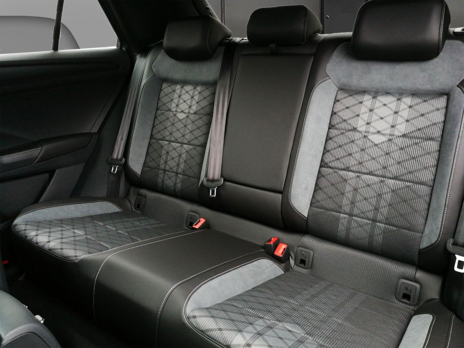 Fahrzeugabbildung Volkswagen T-Roc 2.0TSI R-Line Pano Navi AHK Side Kamera IQ