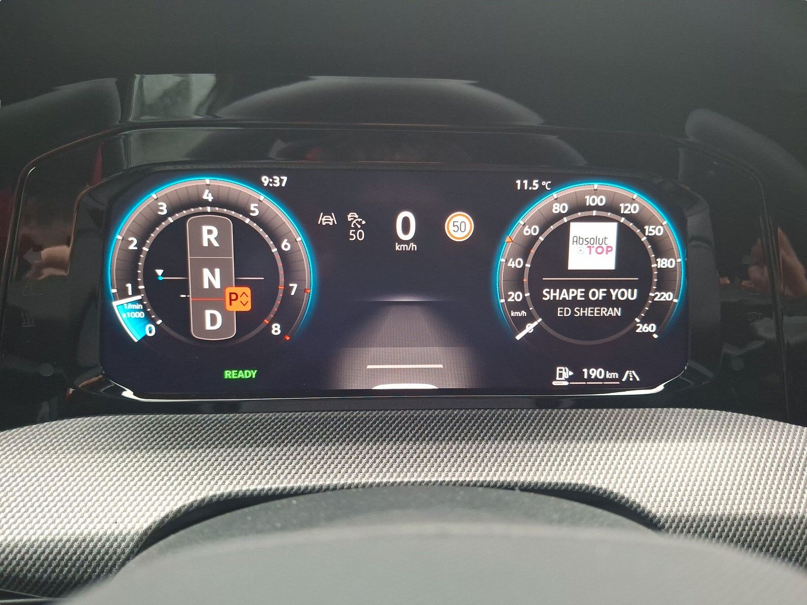 Fahrzeugabbildung Volkswagen Golf VIII 1.5eTSI R-Line Pano18"LED Plus ACC AHK