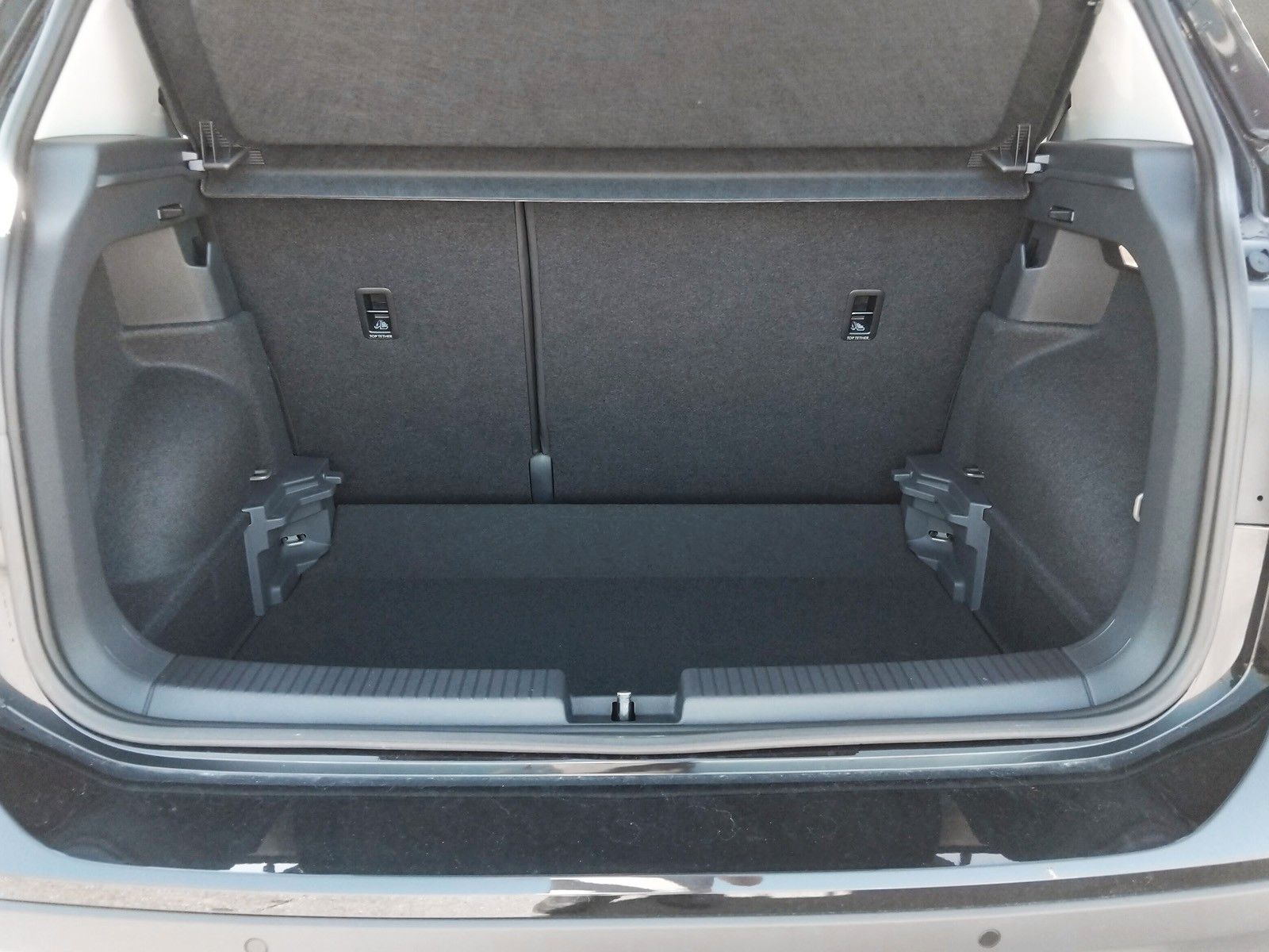 Fahrzeugabbildung Volkswagen T-Cross 1.0 TSI Life DSG AHK LED ACC 17"