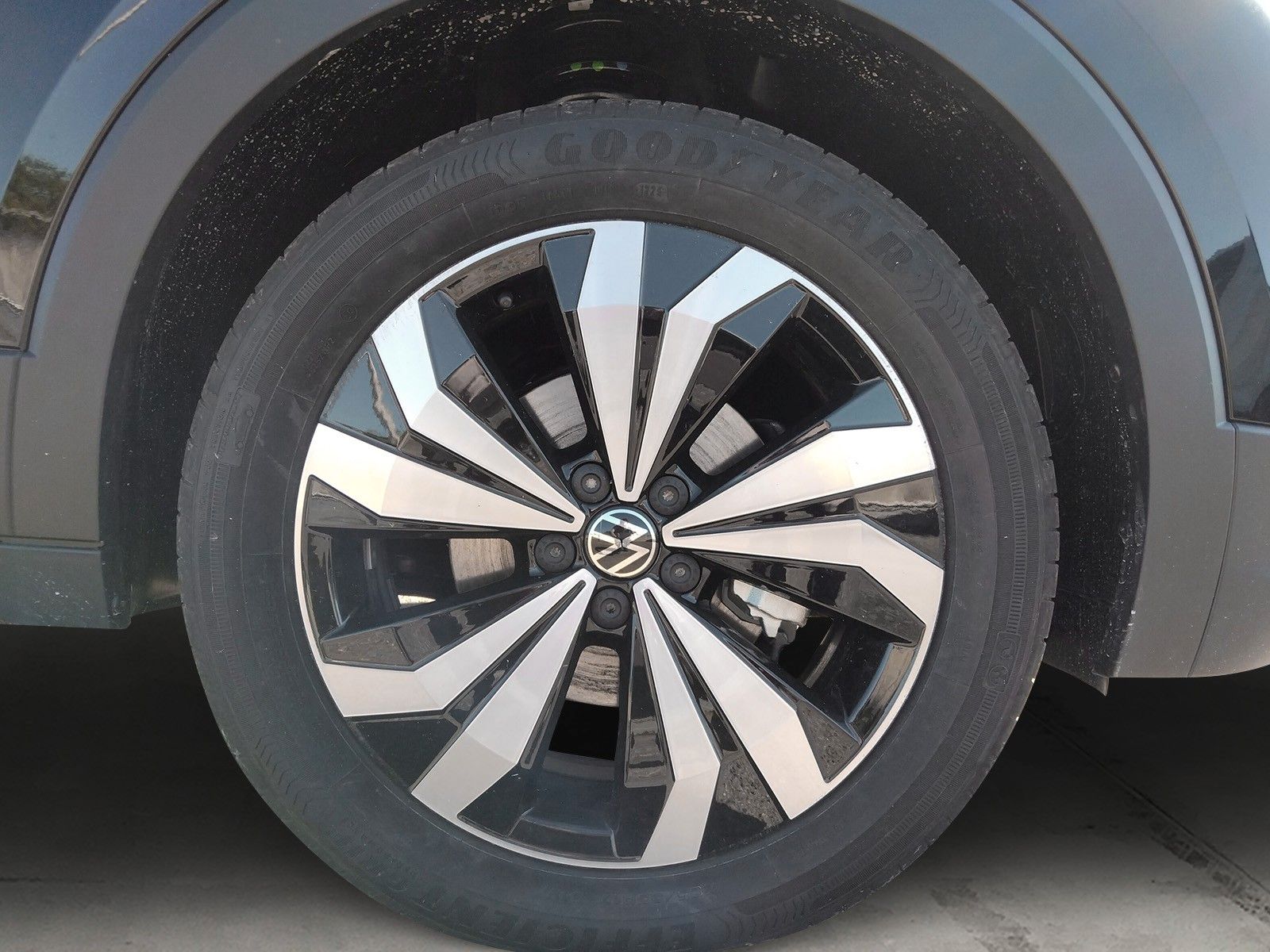 Fahrzeugabbildung Volkswagen T-Cross 1.0 TSI Life DSG AHK LED ACC 17"