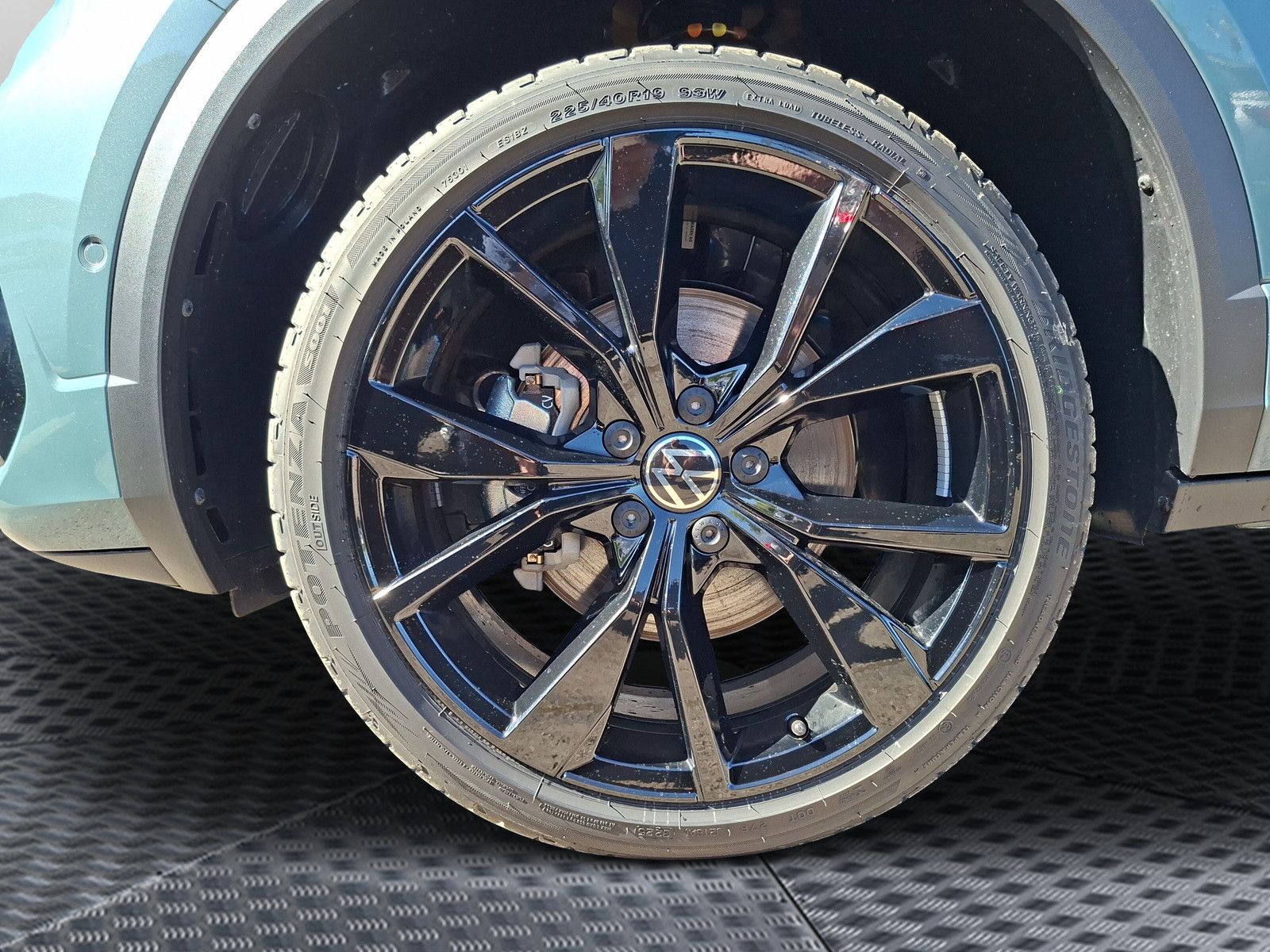 Fahrzeugabbildung Volkswagen T-Roc 1.5TSI R-Line Pano AHK ACC 19"LED Plus