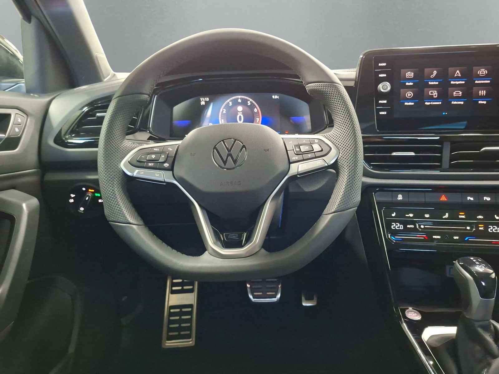Fahrzeugabbildung Volkswagen T-Roc 1.5TSI R-Line Pano AHK ACC 19"LED Plus