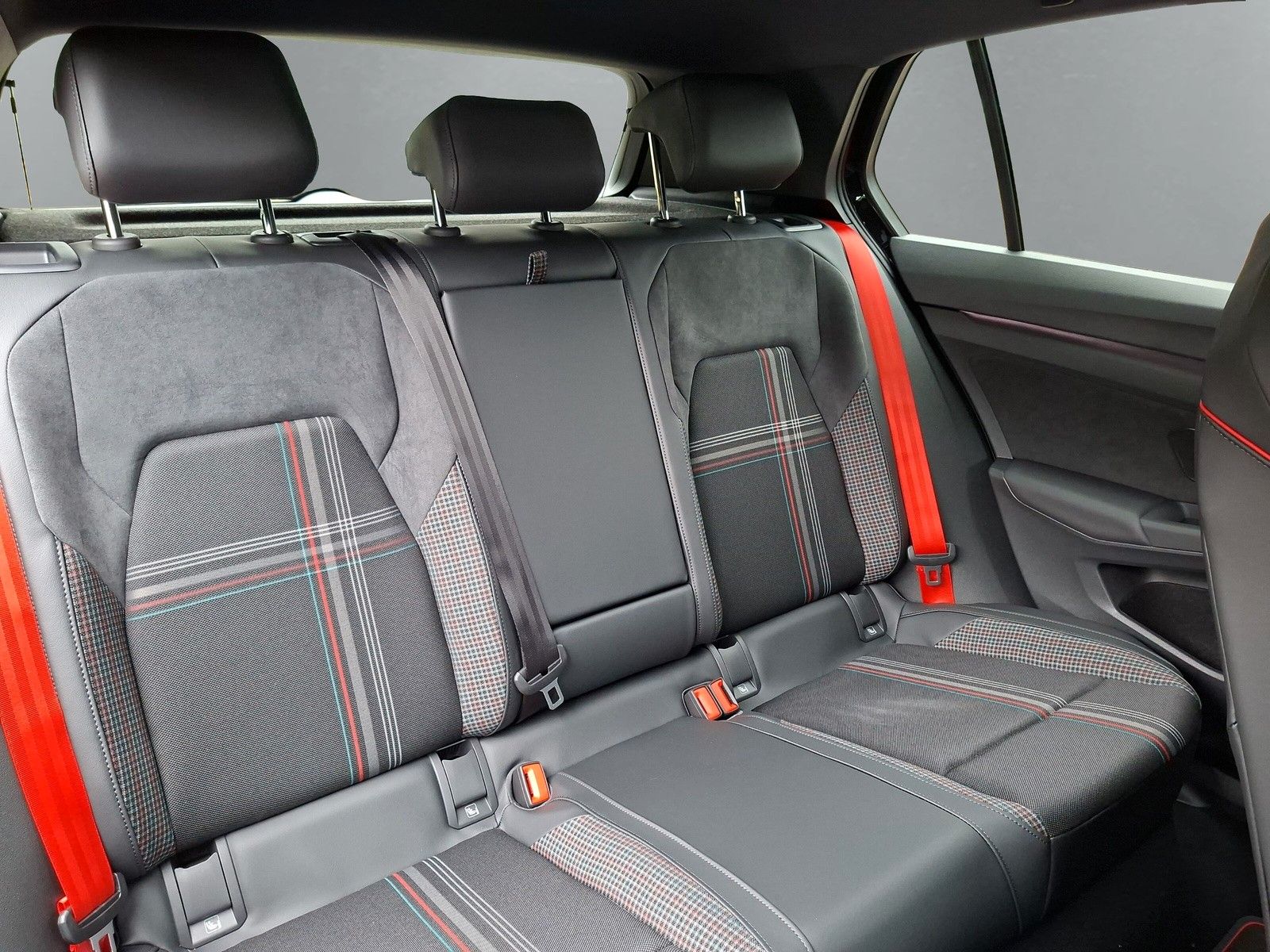 Fahrzeugabbildung Volkswagen Golf GTI Clubsport Edition 50 Pano Sound DCC 19"