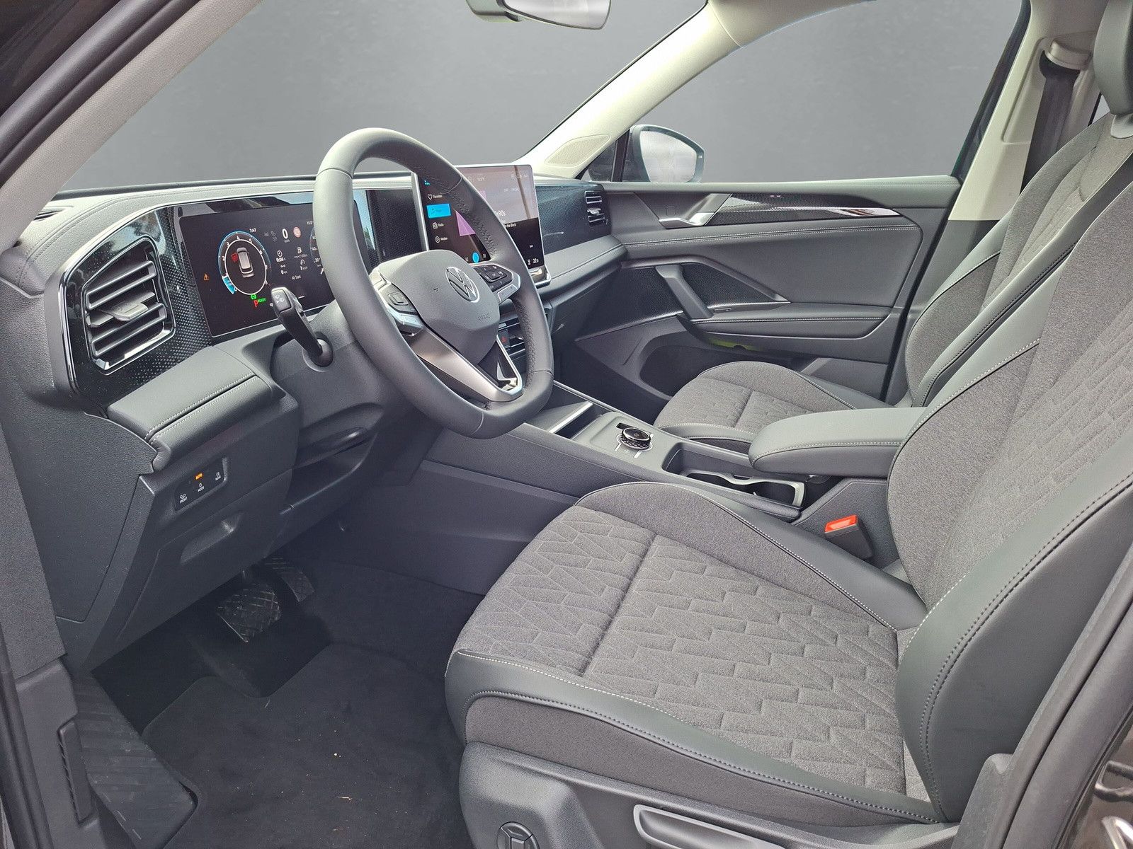Fahrzeugabbildung Volkswagen Tiguan 2.0 TSI 4M 360°DCC Pano AHK LED Plus