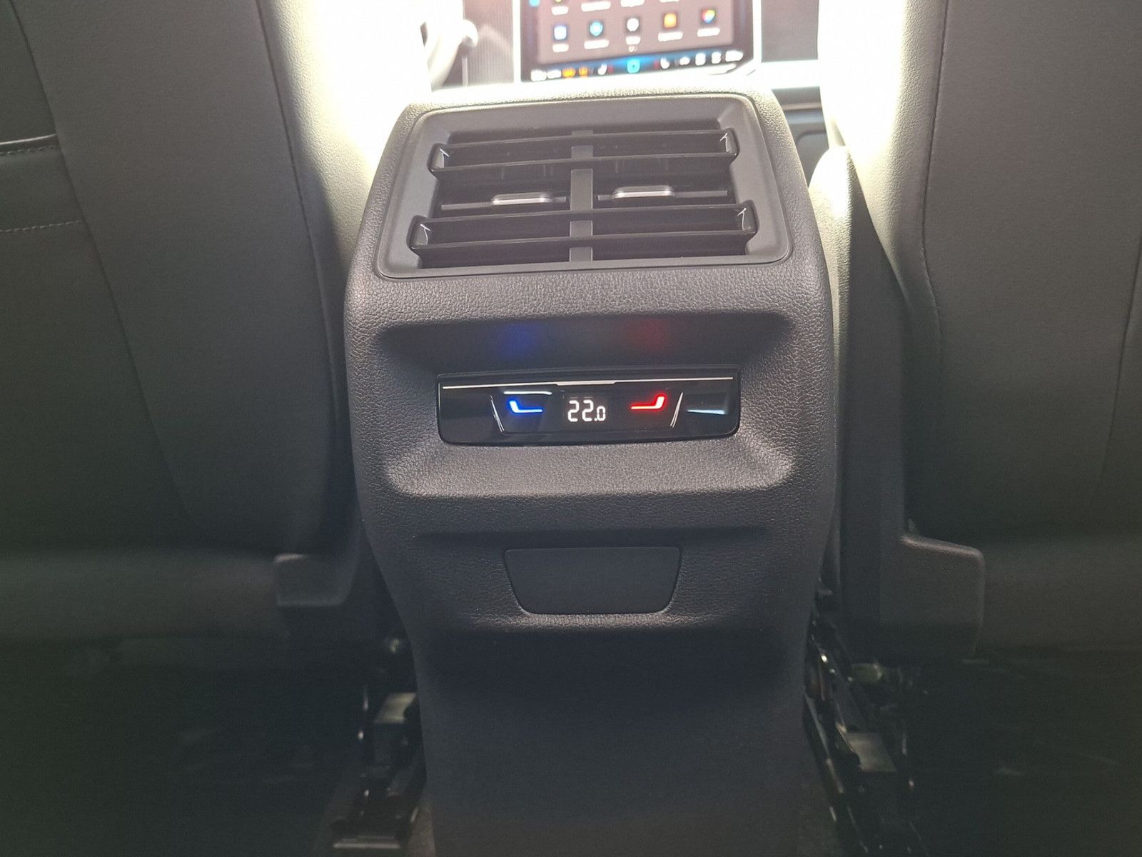Fahrzeugabbildung Volkswagen Tiguan 2.0 TSI 4M 360°DCC Pano AHK LED Plus