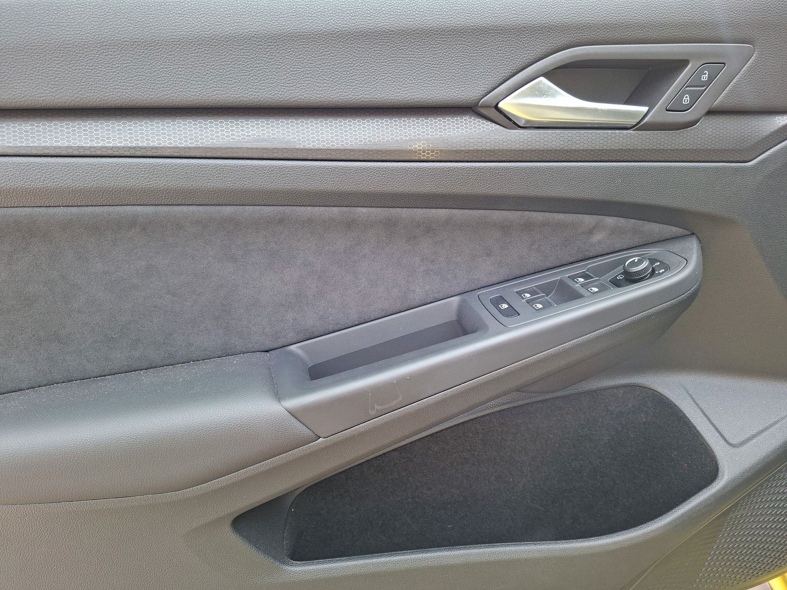 Fahrzeugabbildung Volkswagen Golf VIII Lim. GTI Matrix Headup Pano 18"Sound