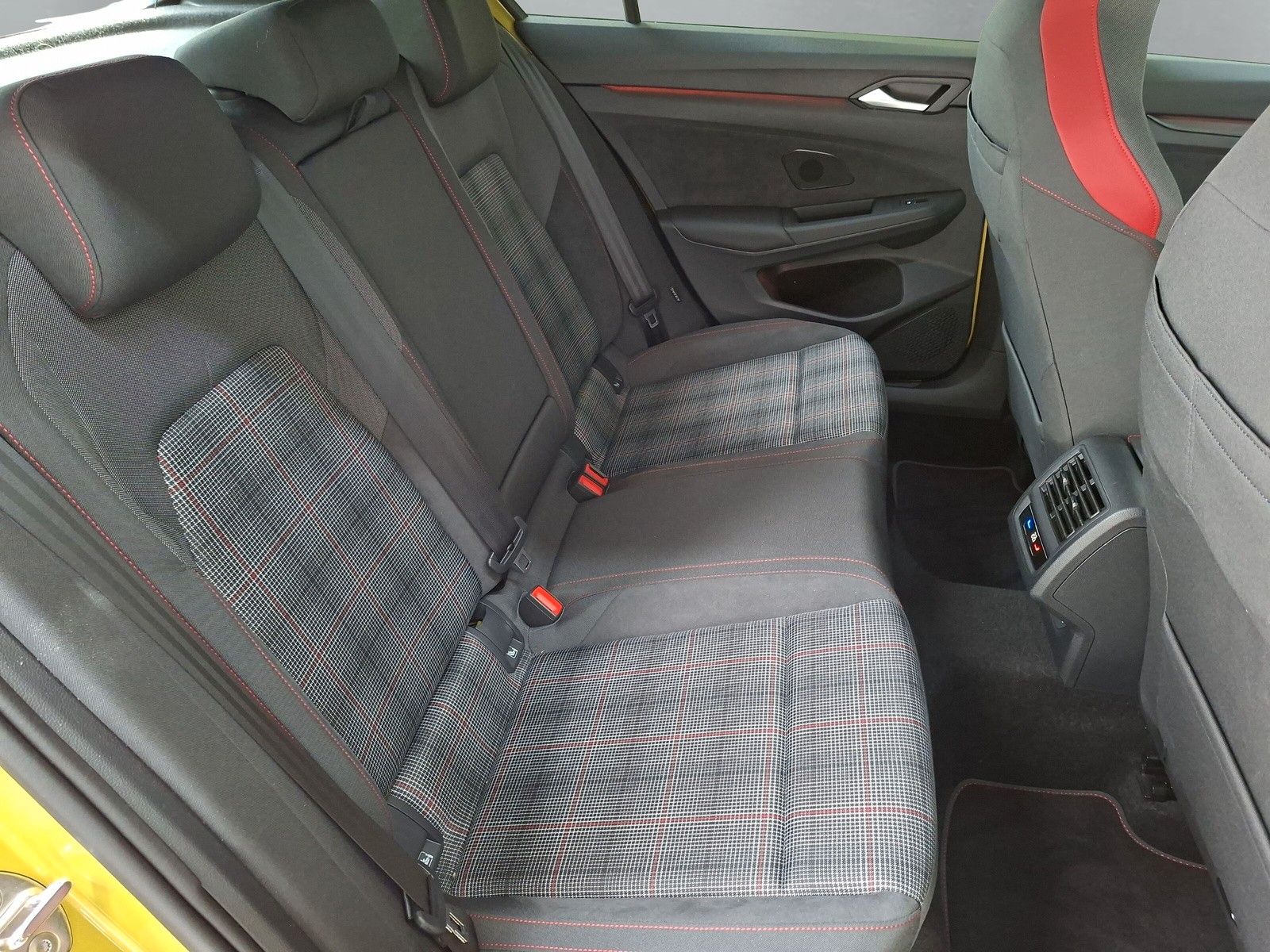 Fahrzeugabbildung Volkswagen Golf VIII Lim. GTI Matrix Headup Pano 18"Sound