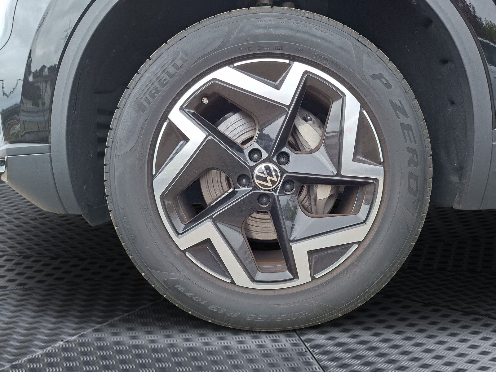 Fahrzeugabbildung Volkswagen Touareg 3.0 TDI Pano 19"Volleder Navi Pro
