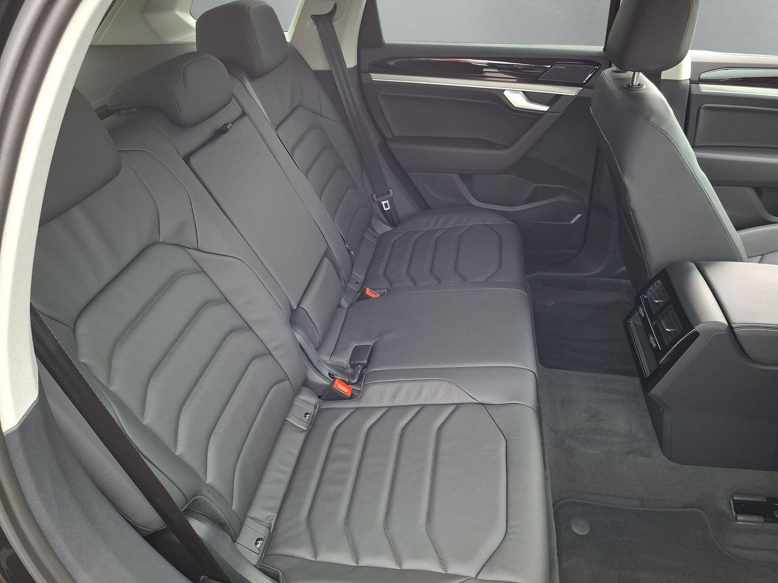 Fahrzeugabbildung Volkswagen Touareg 3.0 TDI Pano 19"Volleder Navi Pro