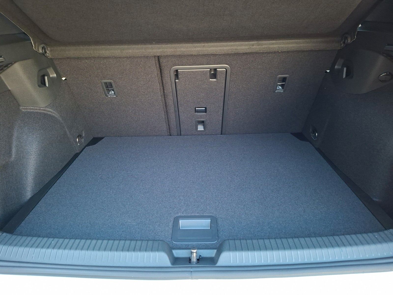 Fahrzeugabbildung Volkswagen Golf VIII 1.5eTSI R-Line Pano18" LED Plus ACC