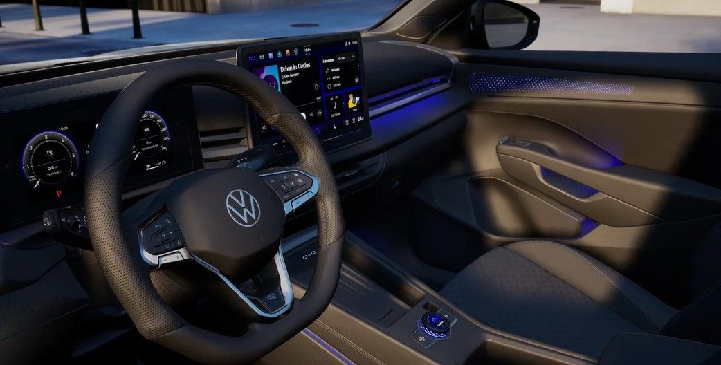 Fahrzeugabbildung Volkswagen T-Roc 1.5TSI DSG R-Line AHK ACC eHeck neues Mod!