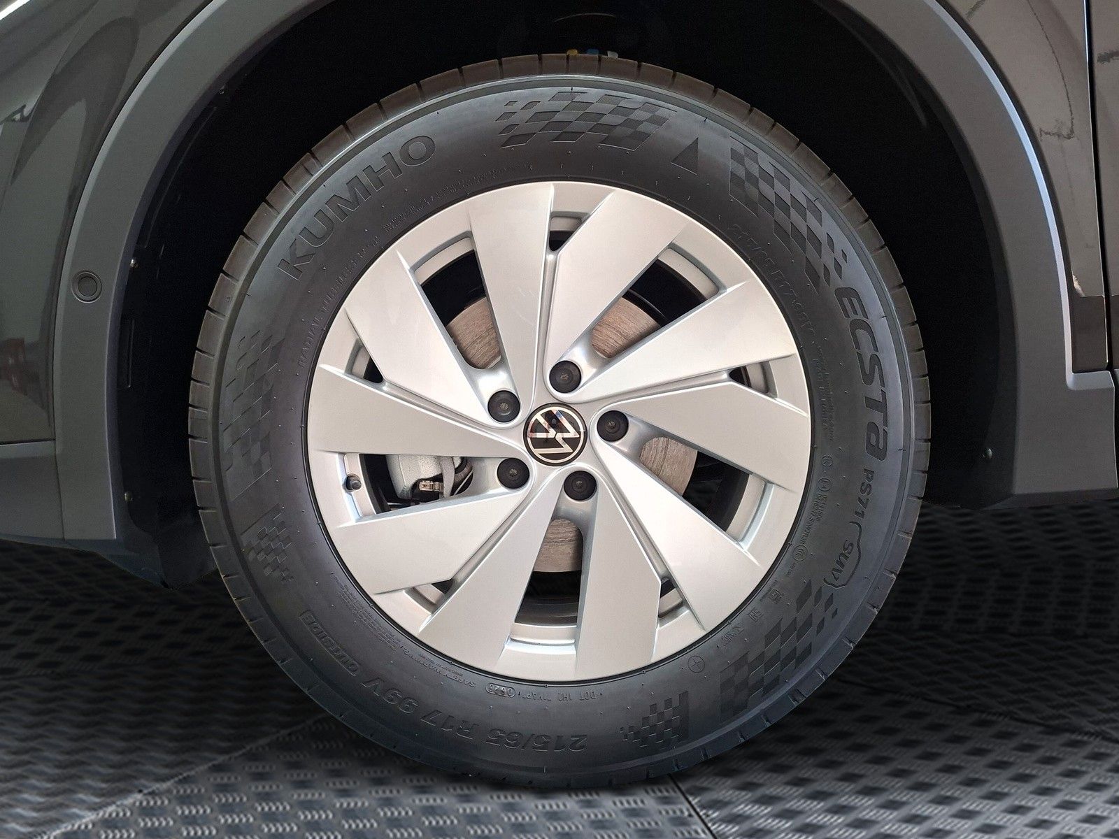 Fahrzeugabbildung Volkswagen Tiguan 1.5 eTSI DSG AHK Side LED ACC