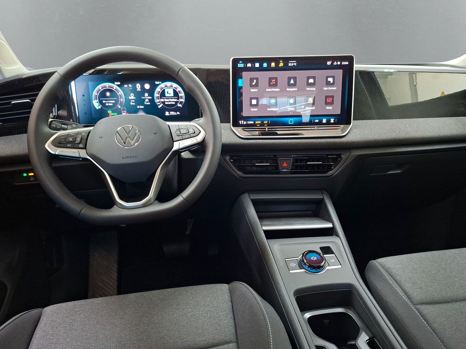 Fahrzeugabbildung Volkswagen Tiguan 1.5 eTSI DSG AHK Side LED ACC