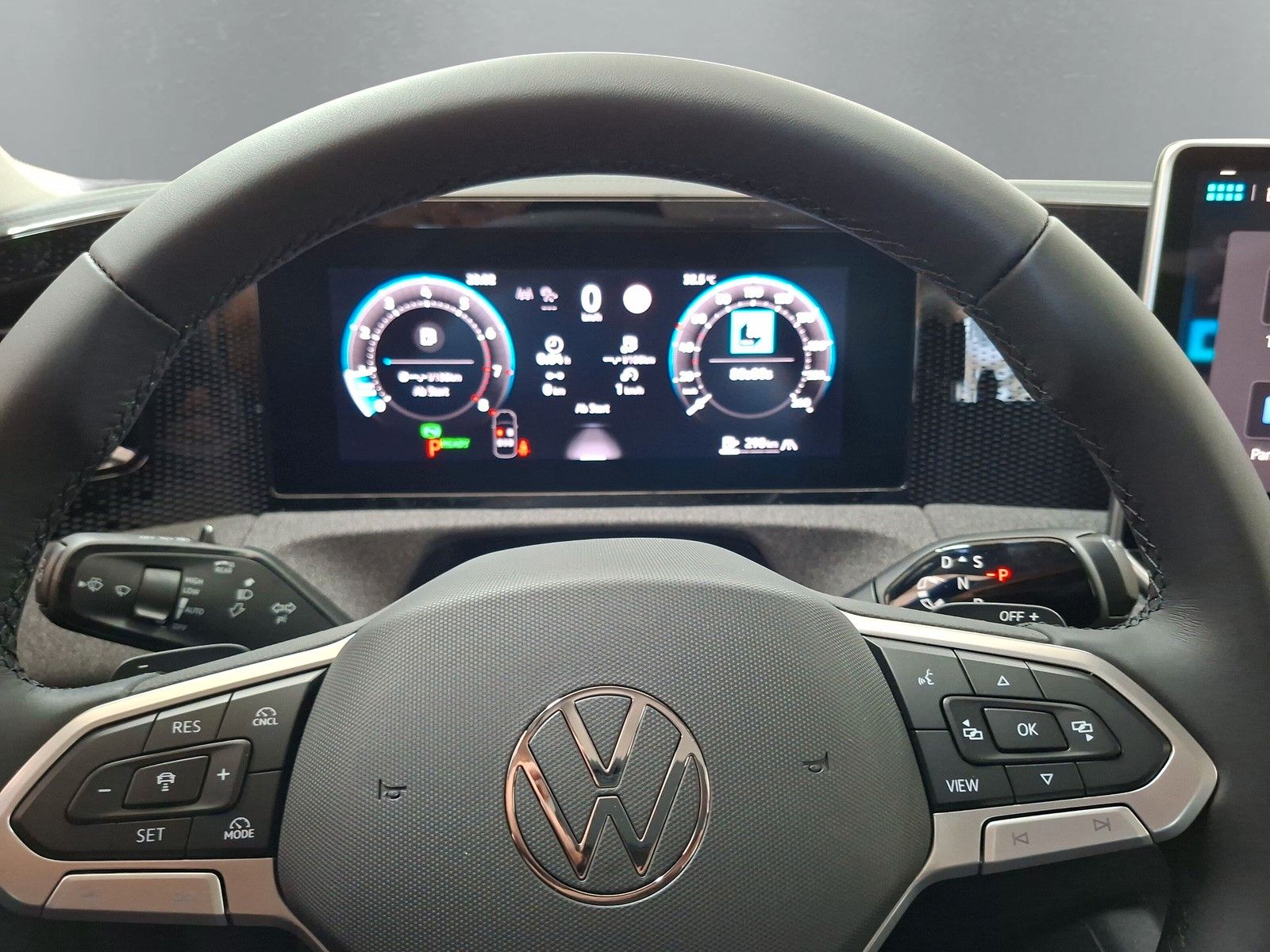 Fahrzeugabbildung Volkswagen Tiguan 1.5 eTSI DSG AHK Side LED ACC