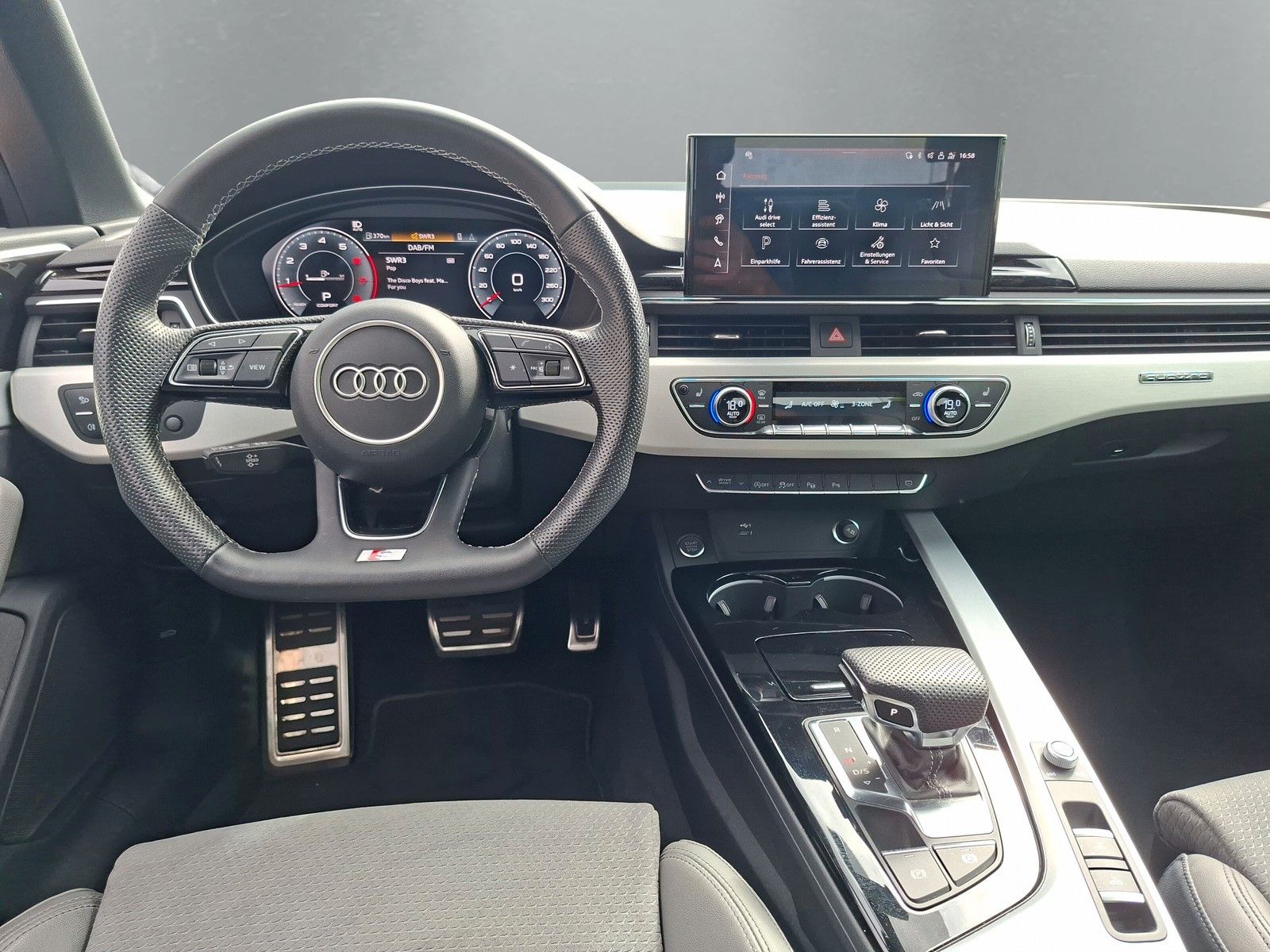 Fahrzeugabbildung Audi A5 Cabriolet 40 TFSI quattro S line Matrix AHK