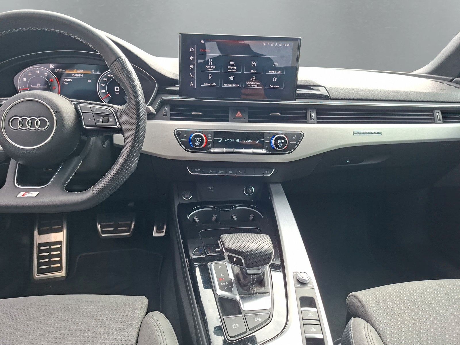 Fahrzeugabbildung Audi A5 Cabriolet 40 TFSI quattro S line Matrix AHK