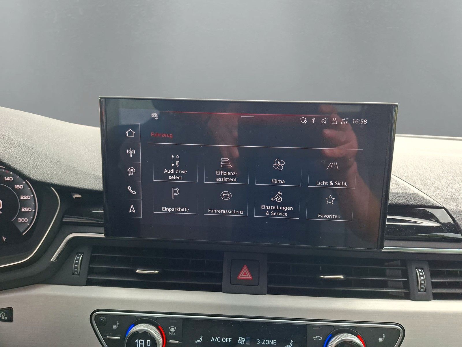 Fahrzeugabbildung Audi A5 Cabriolet 40 TFSI quattro S line Matrix AHK