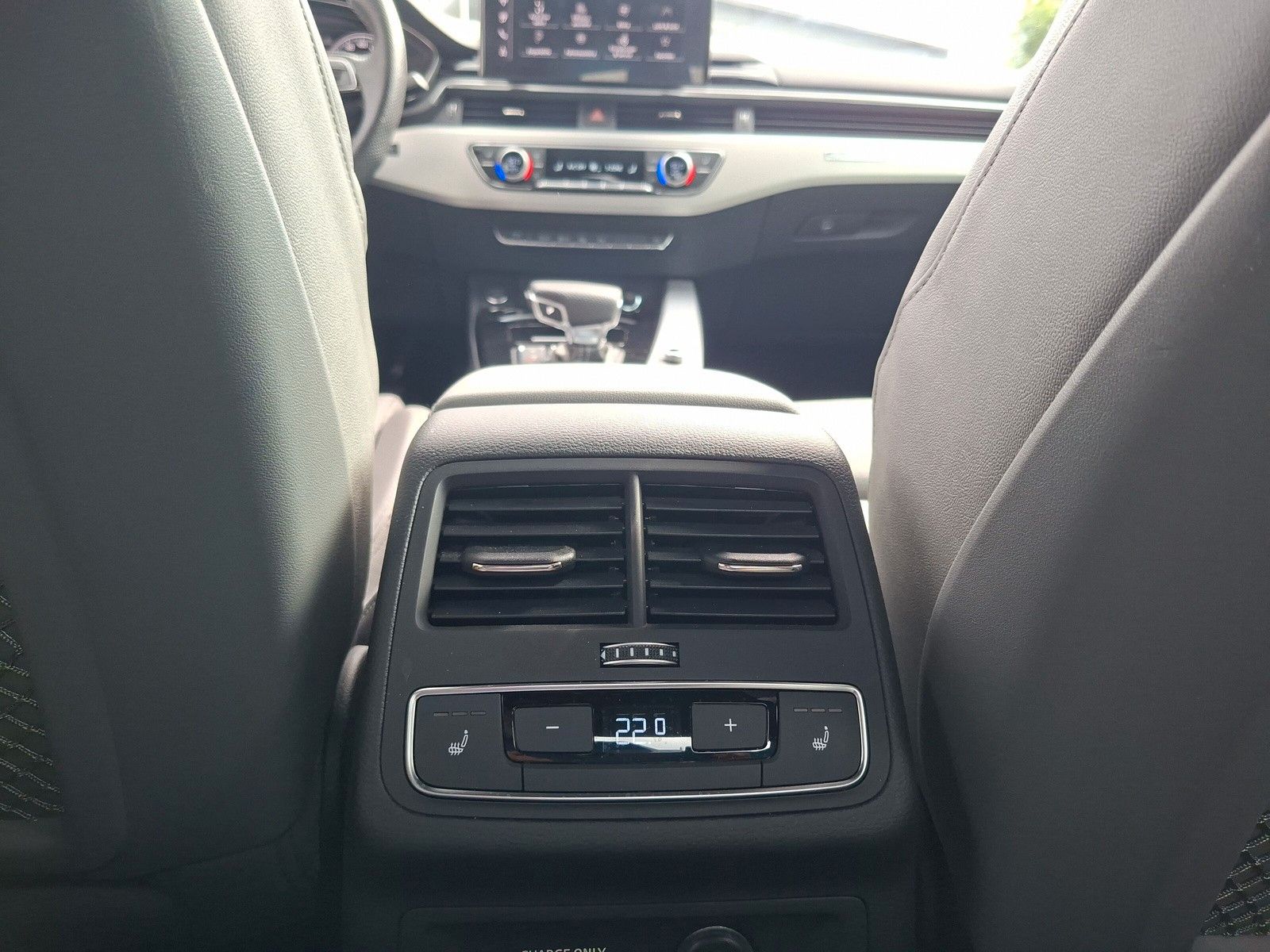 Fahrzeugabbildung Audi A5 Cabriolet 40 TFSI quattro S line Matrix AHK