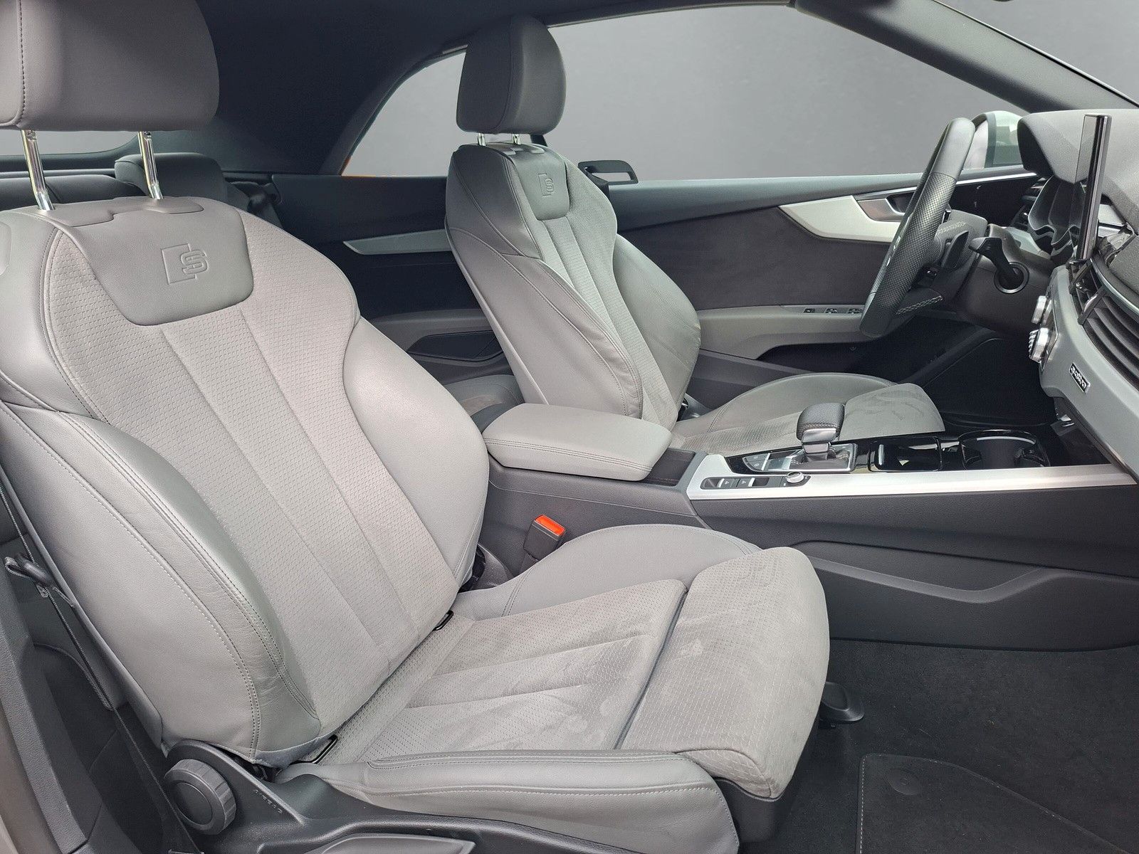 Fahrzeugabbildung Audi A5 Cabriolet 40 TFSI quattro S line Matrix AHK