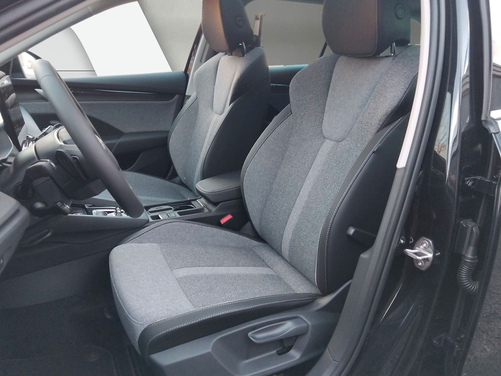 Fahrzeugabbildung SKODA Octavia Combi 2.0TSI 4x4AHK Standh.Panorama Side