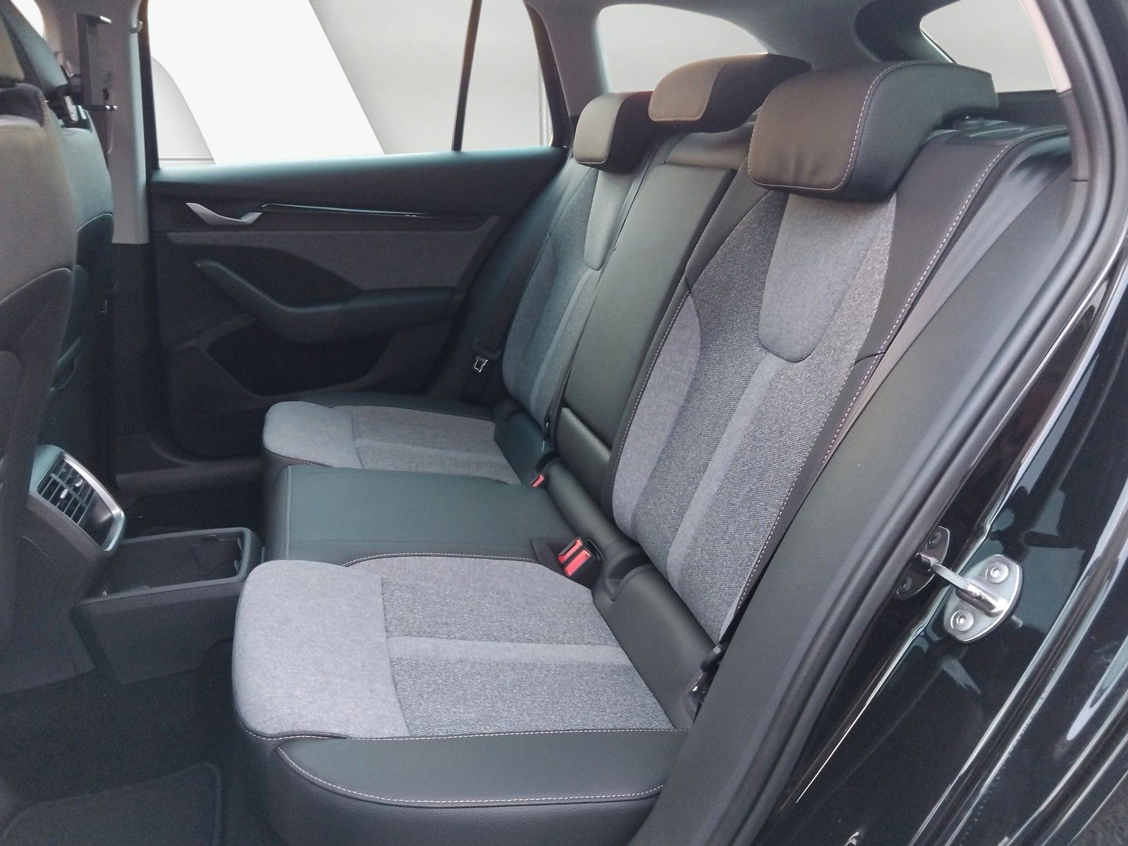 Fahrzeugabbildung SKODA Octavia Combi 2.0TSI 4x4AHK Standh.Panorama Side
