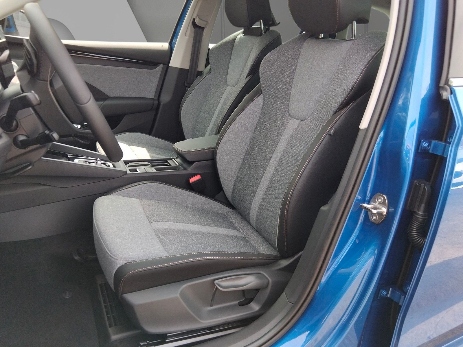 Fahrzeugabbildung SKODA Octavia Combi 2.0TSI Select4x4 AHK Standh.Pano