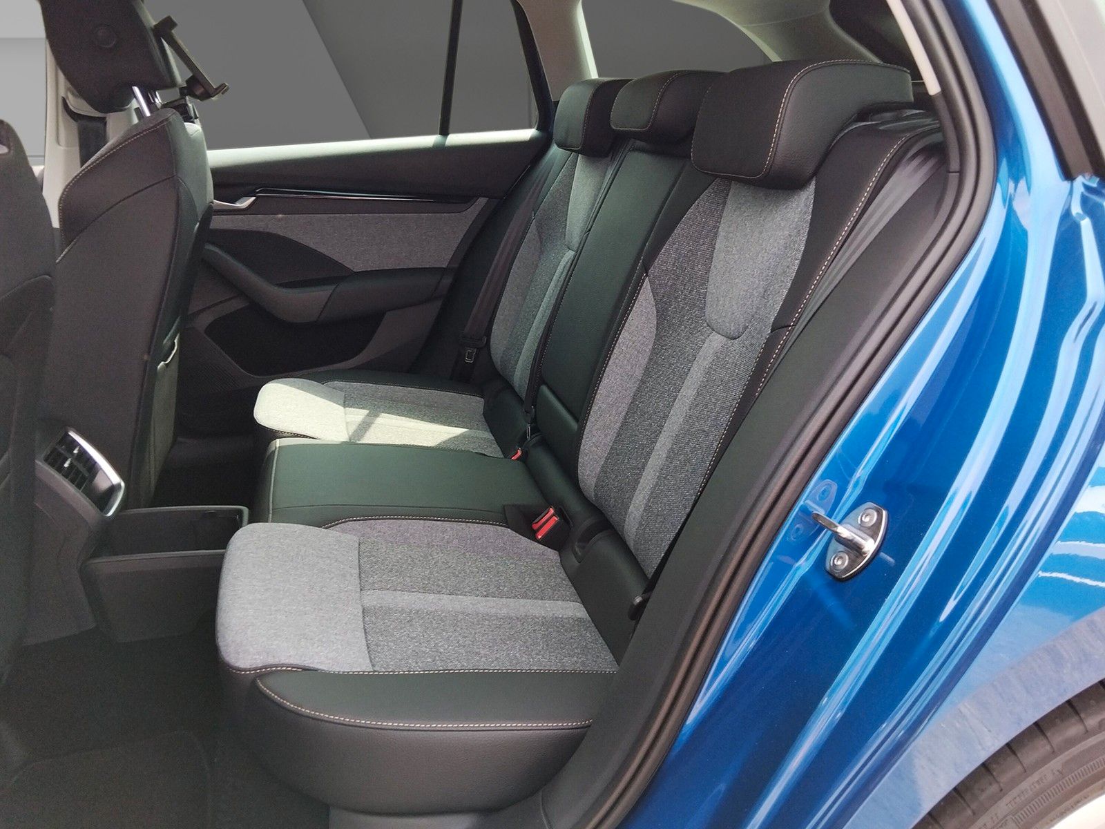 Fahrzeugabbildung SKODA Octavia Combi 2.0TSI Select4x4 AHK Standh.Pano