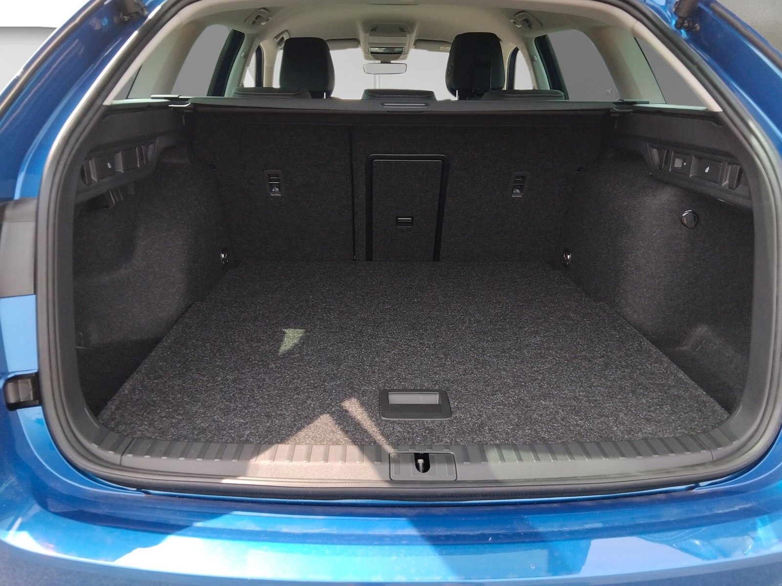 Fahrzeugabbildung SKODA Octavia Combi 2.0TDI DSG AHK Standh. Navi ACC