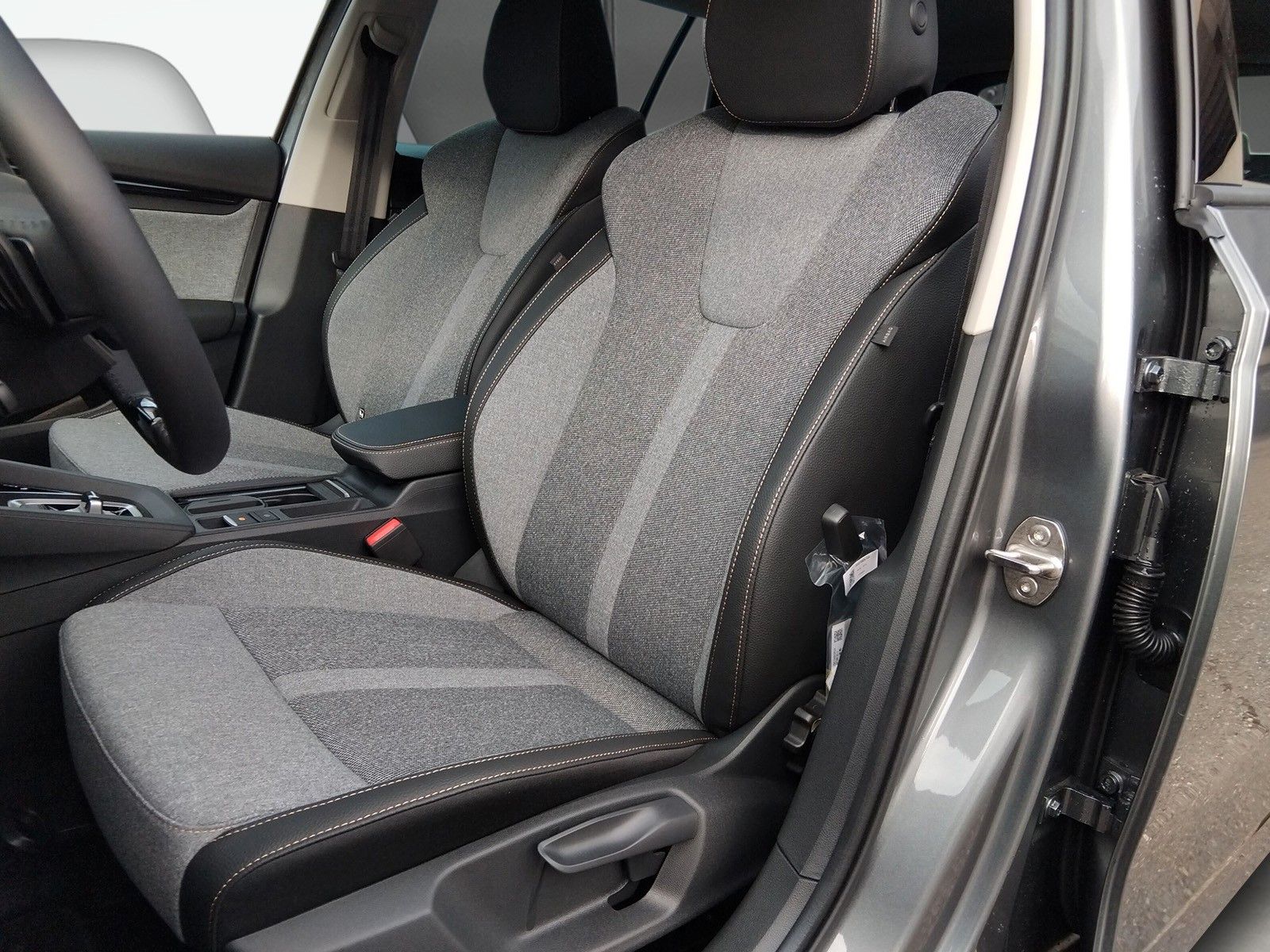 Fahrzeugabbildung SKODA Octavia Combi 1.5TSI eHeck ACC AHK 5J.Gar.Side