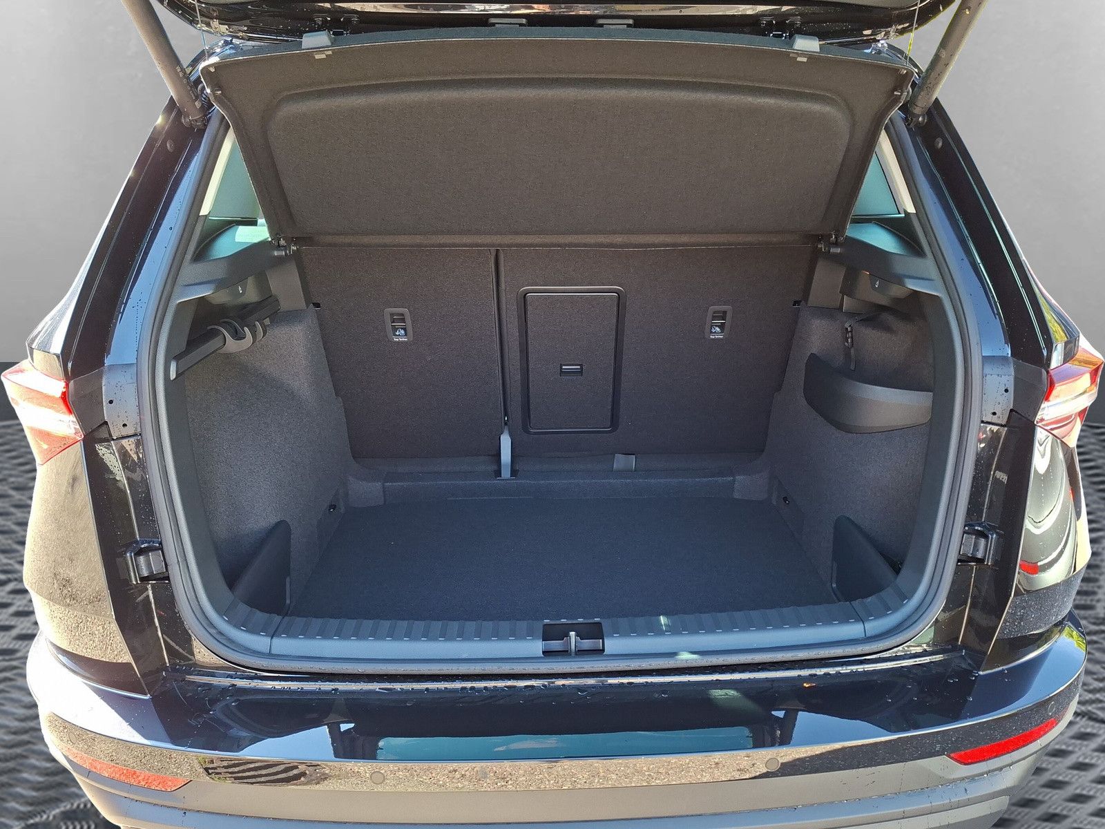 Fahrzeugabbildung SKODA Karoq Selection 2.0TDI 4x4 AHK Navi 5 J.Garantie