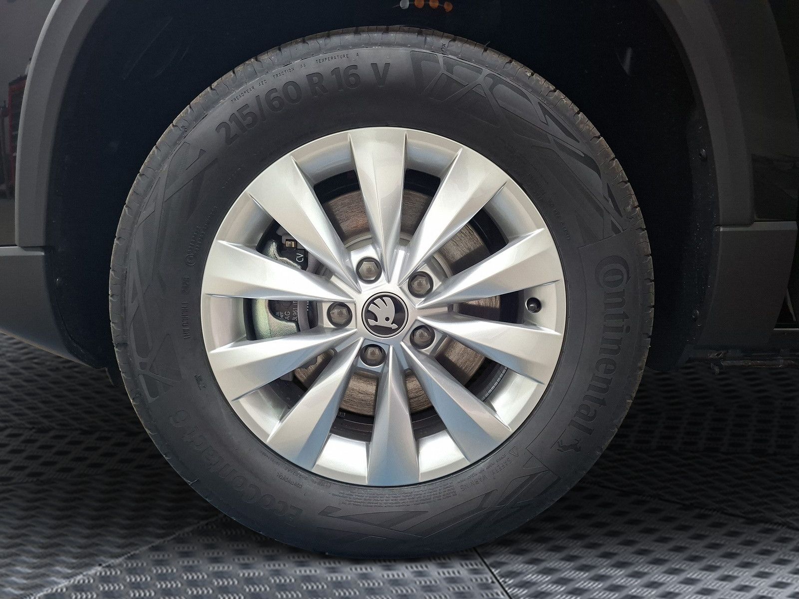 Fahrzeugabbildung SKODA Karoq Selection 2.0TDI 4x4 AHK Navi 5 J.Garantie
