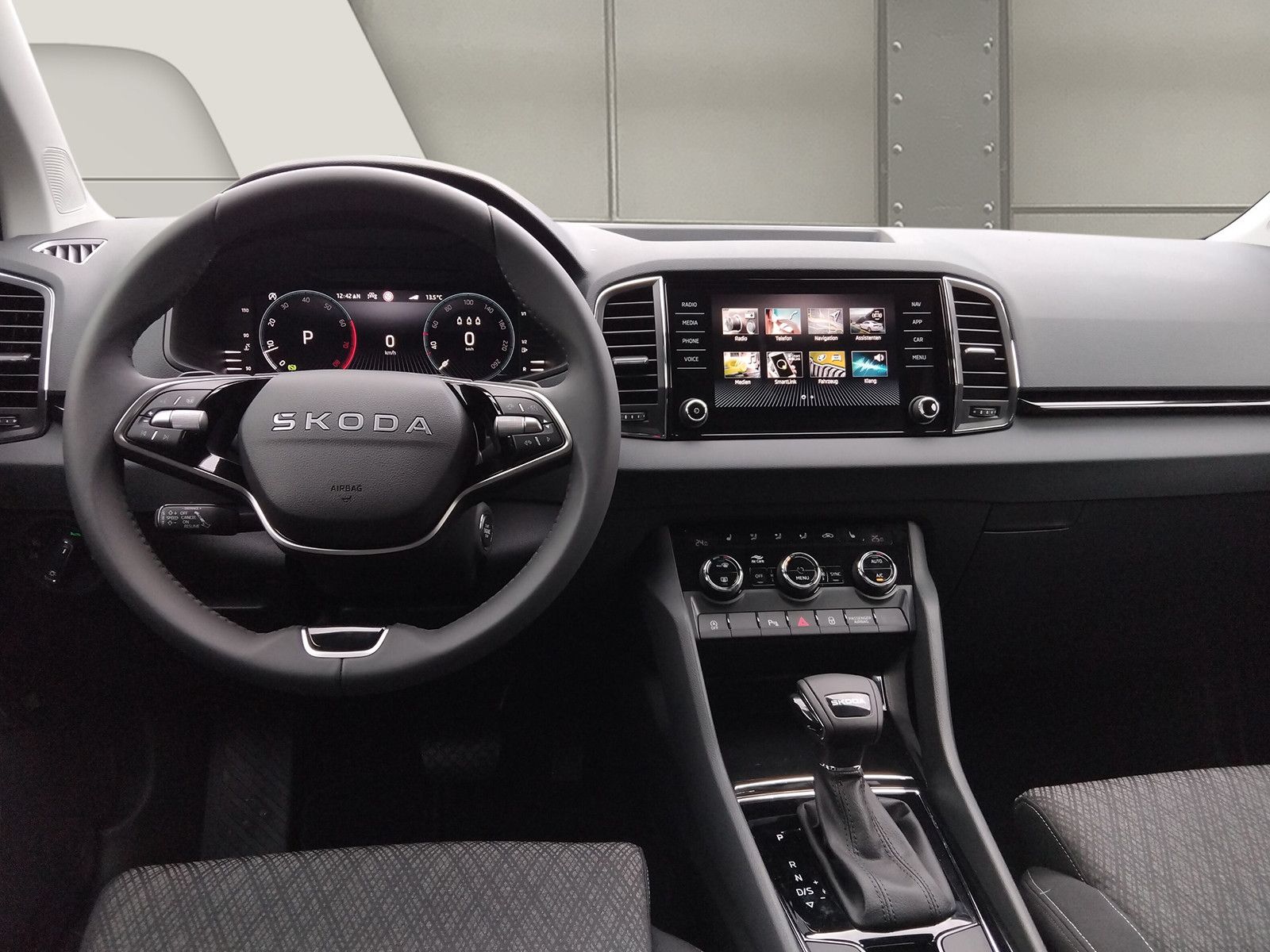 Fahrzeugabbildung SKODA Karoq Selection 2.0TDI 4x4 AHK ACC Navi Kamera