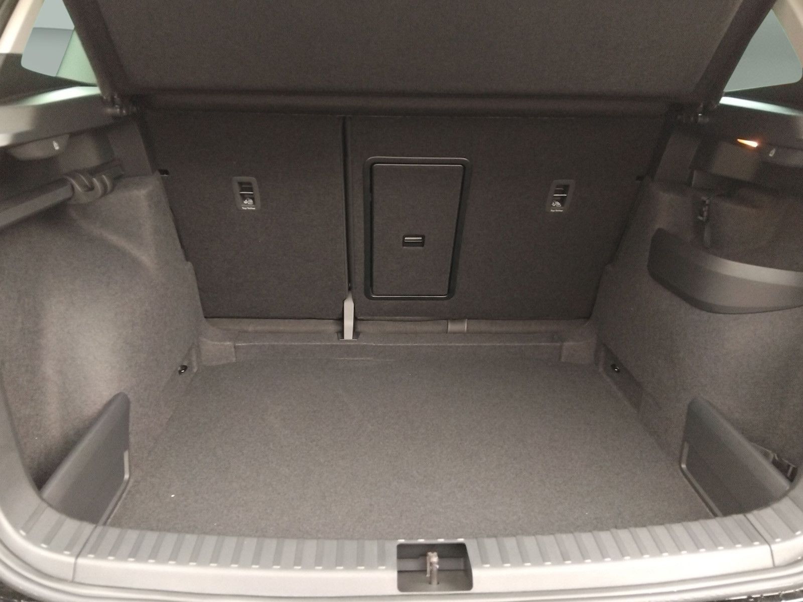 Fahrzeugabbildung SKODA Karoq Selection 2.0TDI 4x4 AHK ACC Navi Kamera