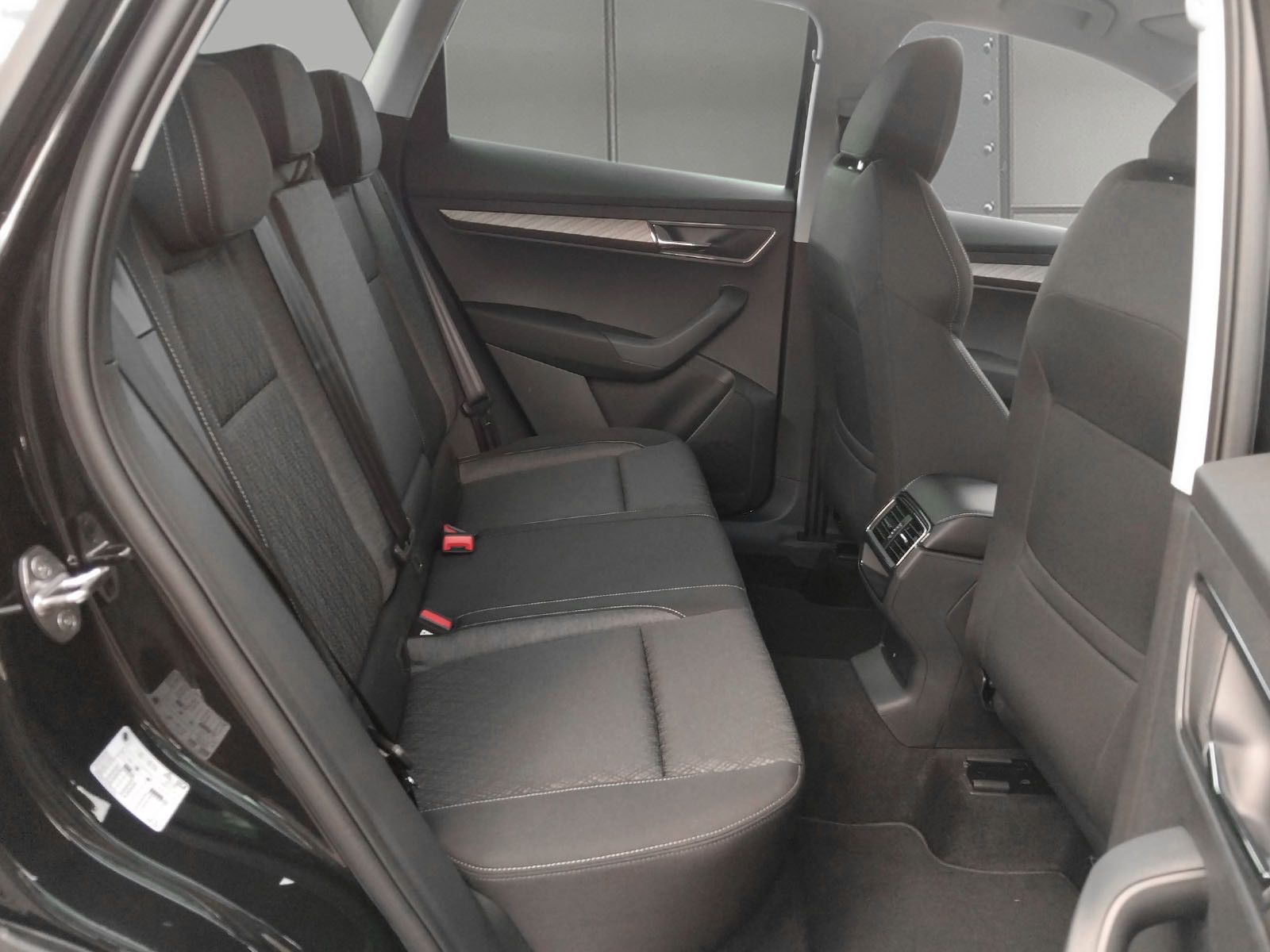Fahrzeugabbildung SKODA Karoq Selection 2.0TDI 4x4 AHK ACC Navi Kamera